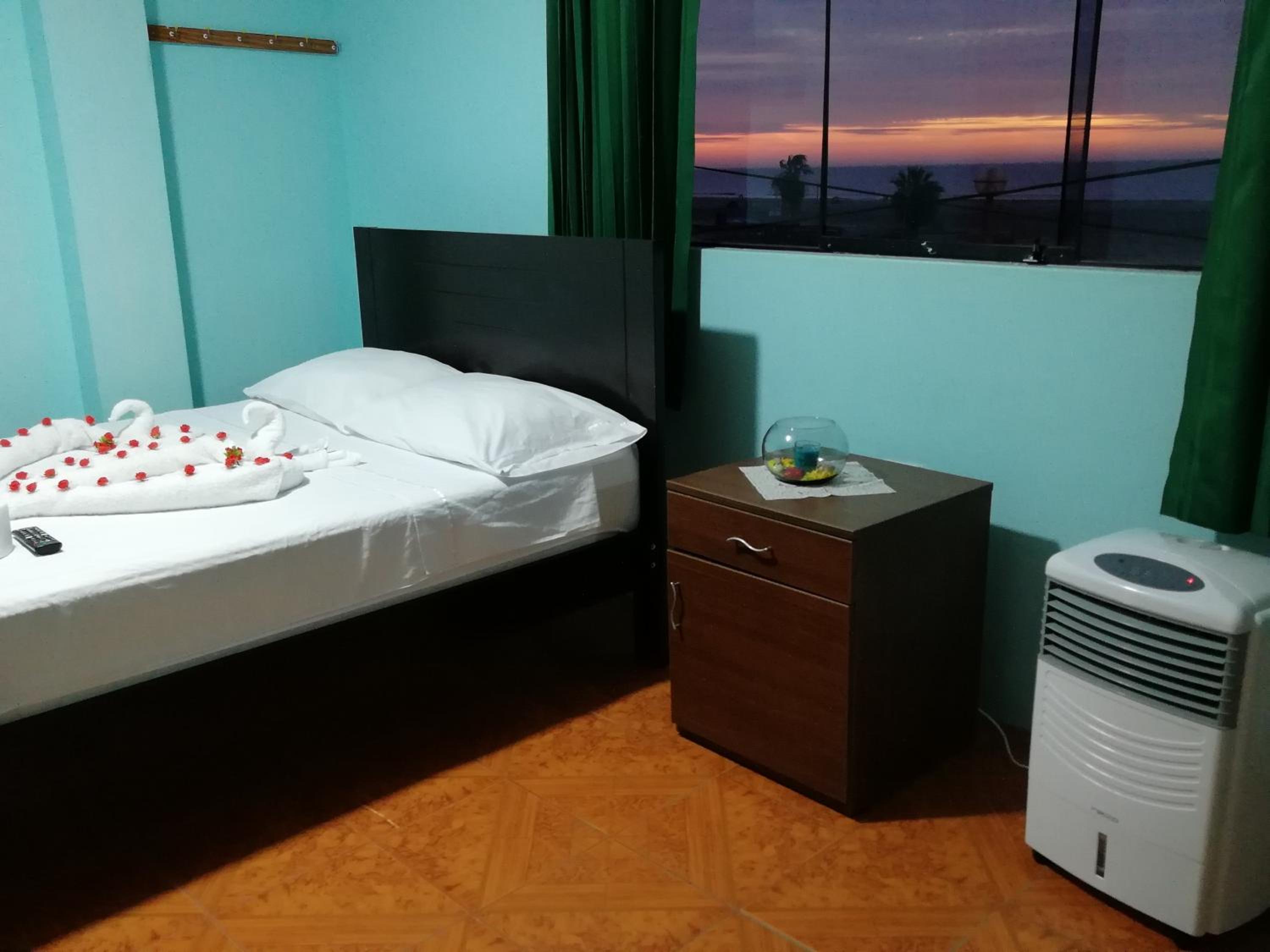 Double Room with Private Bathroom and Sea View photo 2