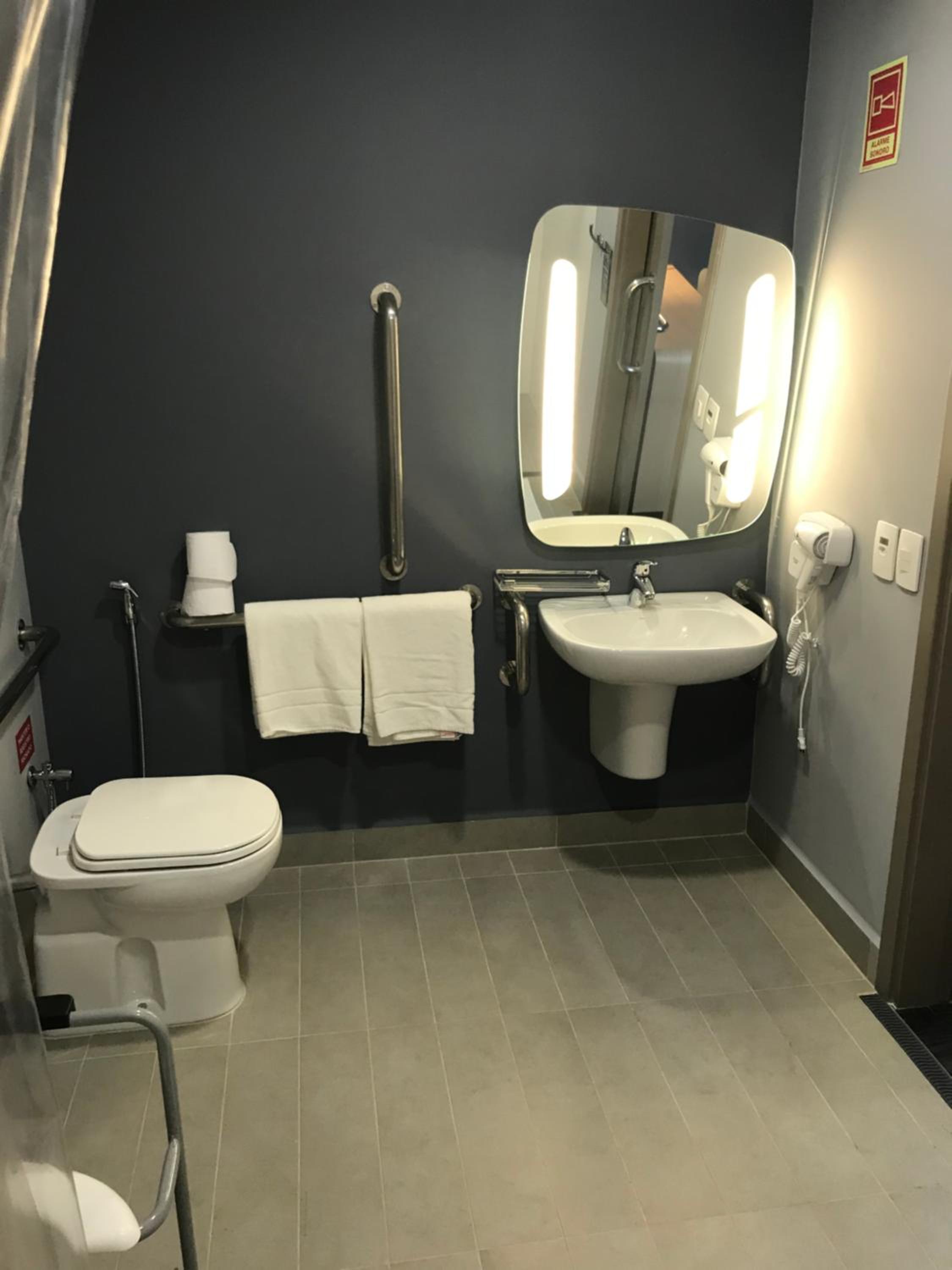 Double Room - Disability Access - Photo 7