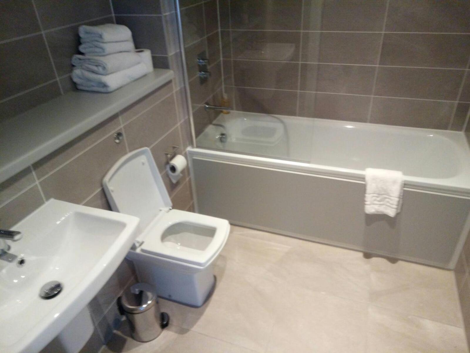 One-Bedroom Apartment - Photo 2