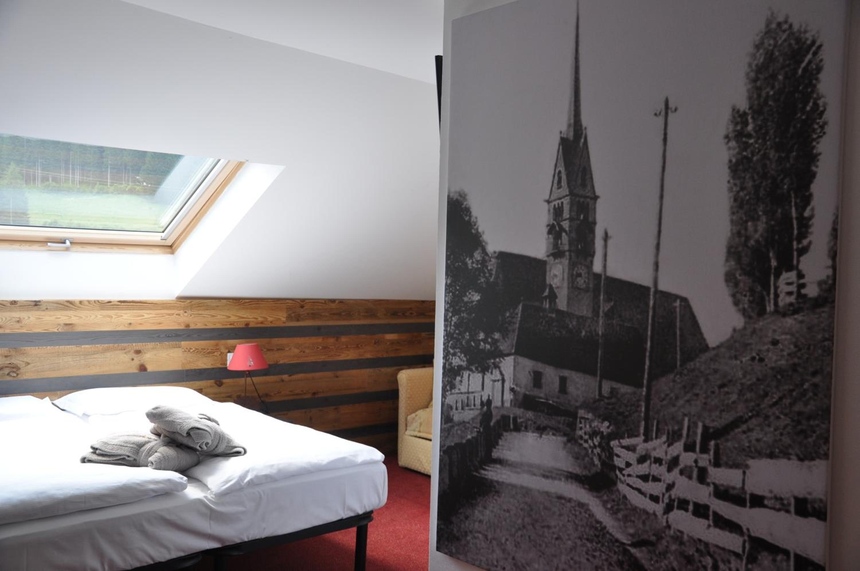 Deluxe Double or Twin Room photo 2