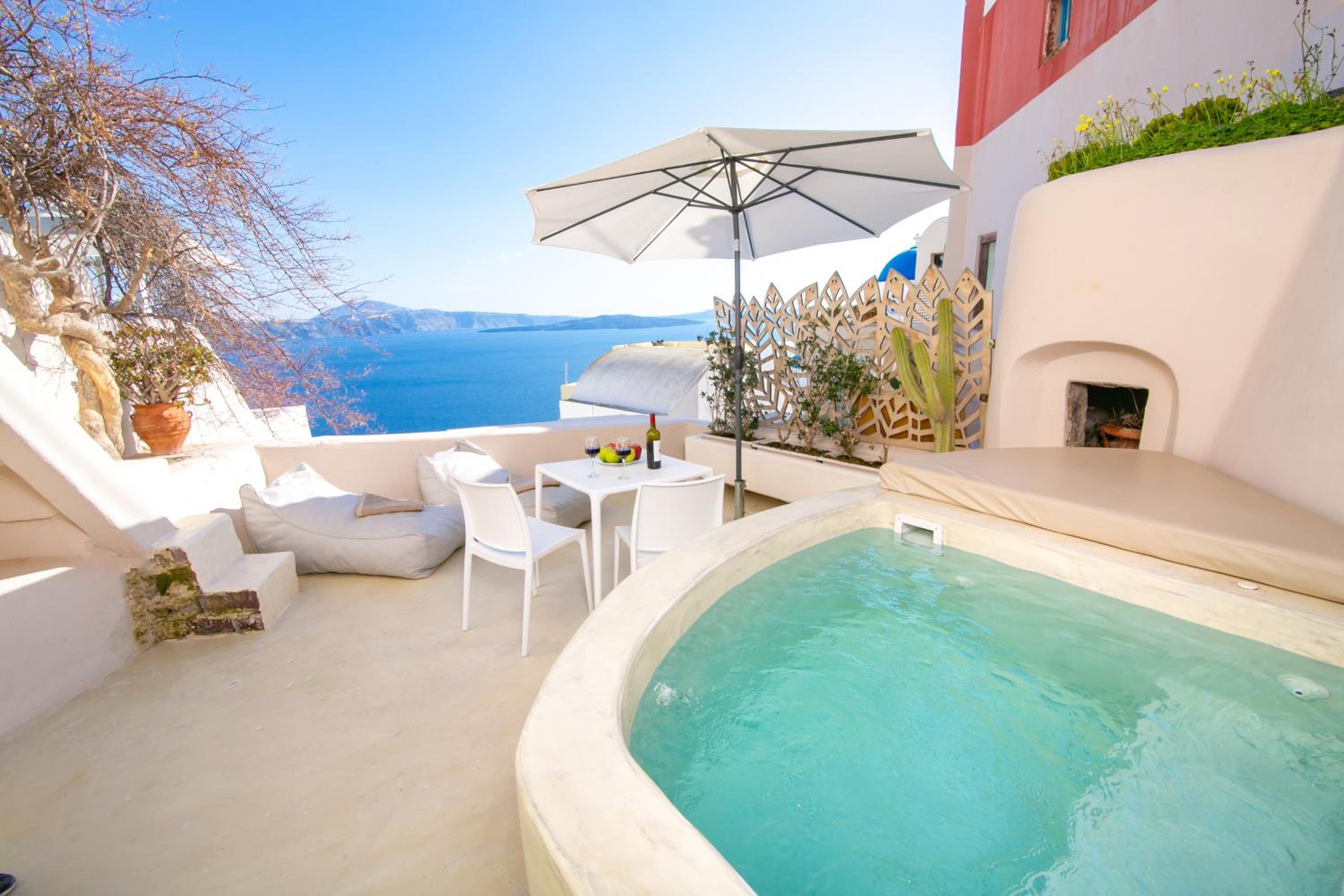 Deluxe Villa with Caldera View - Photo 12