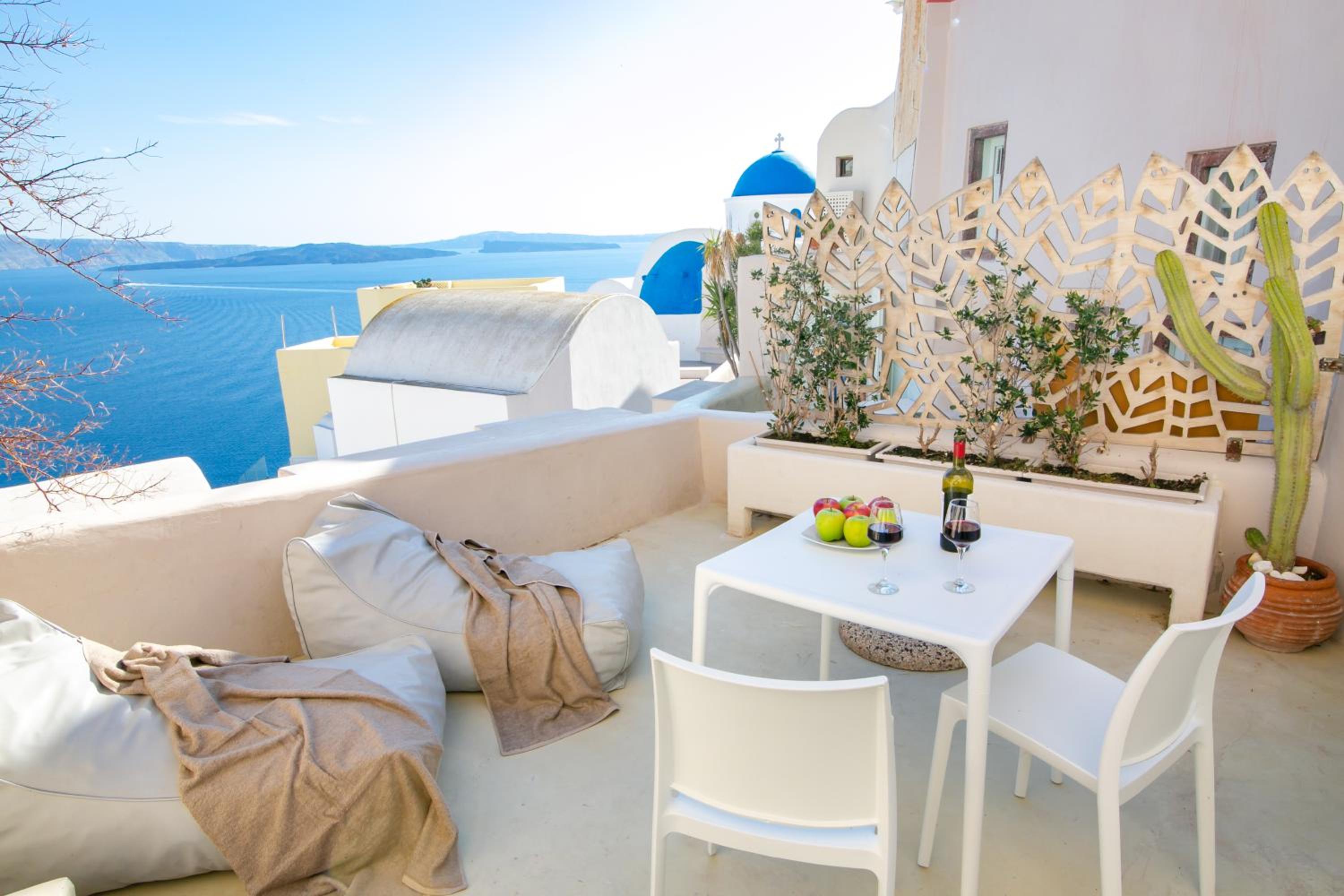 Deluxe Villa with Caldera View - Photo 14