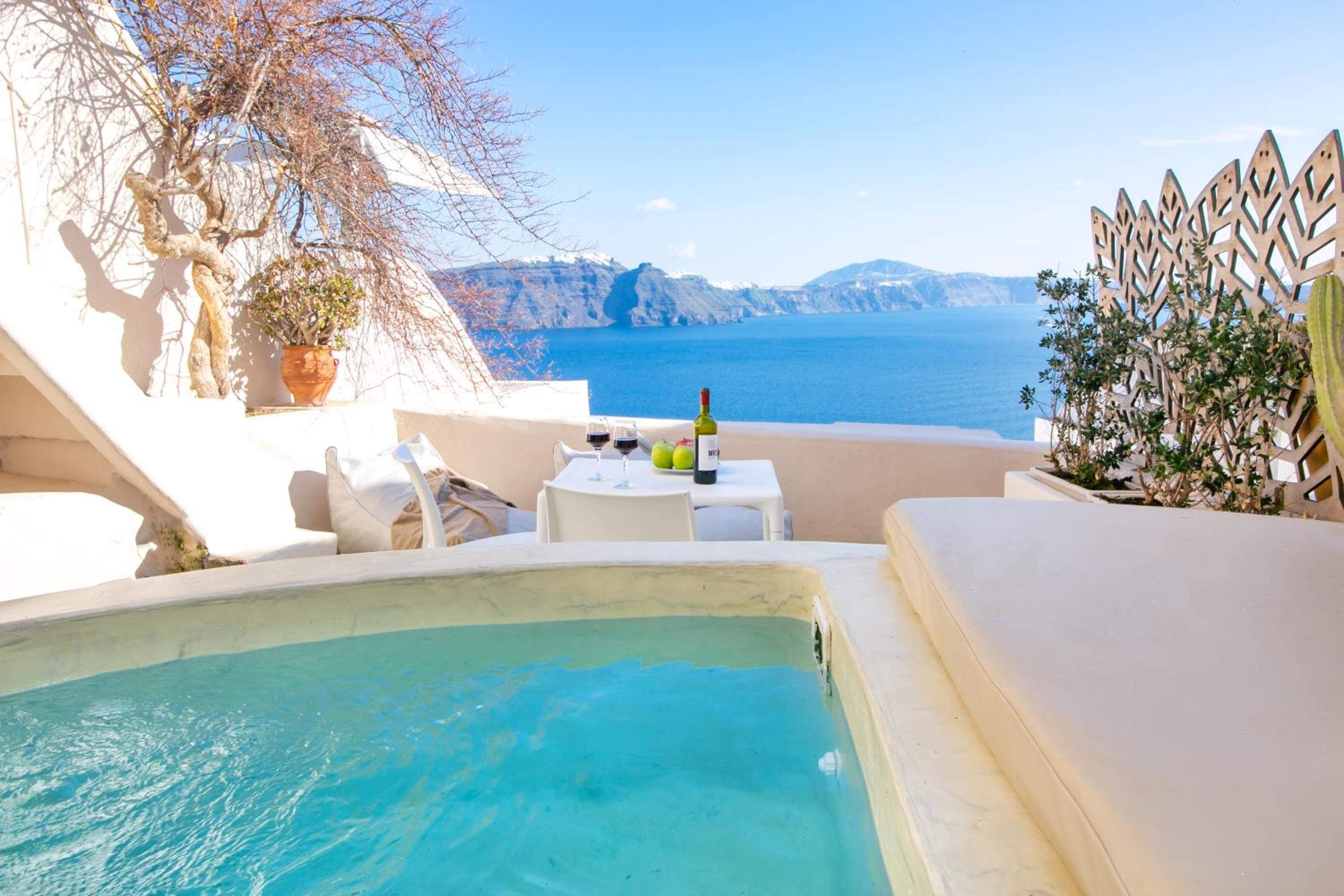 Deluxe Villa with Caldera View - Photo 15