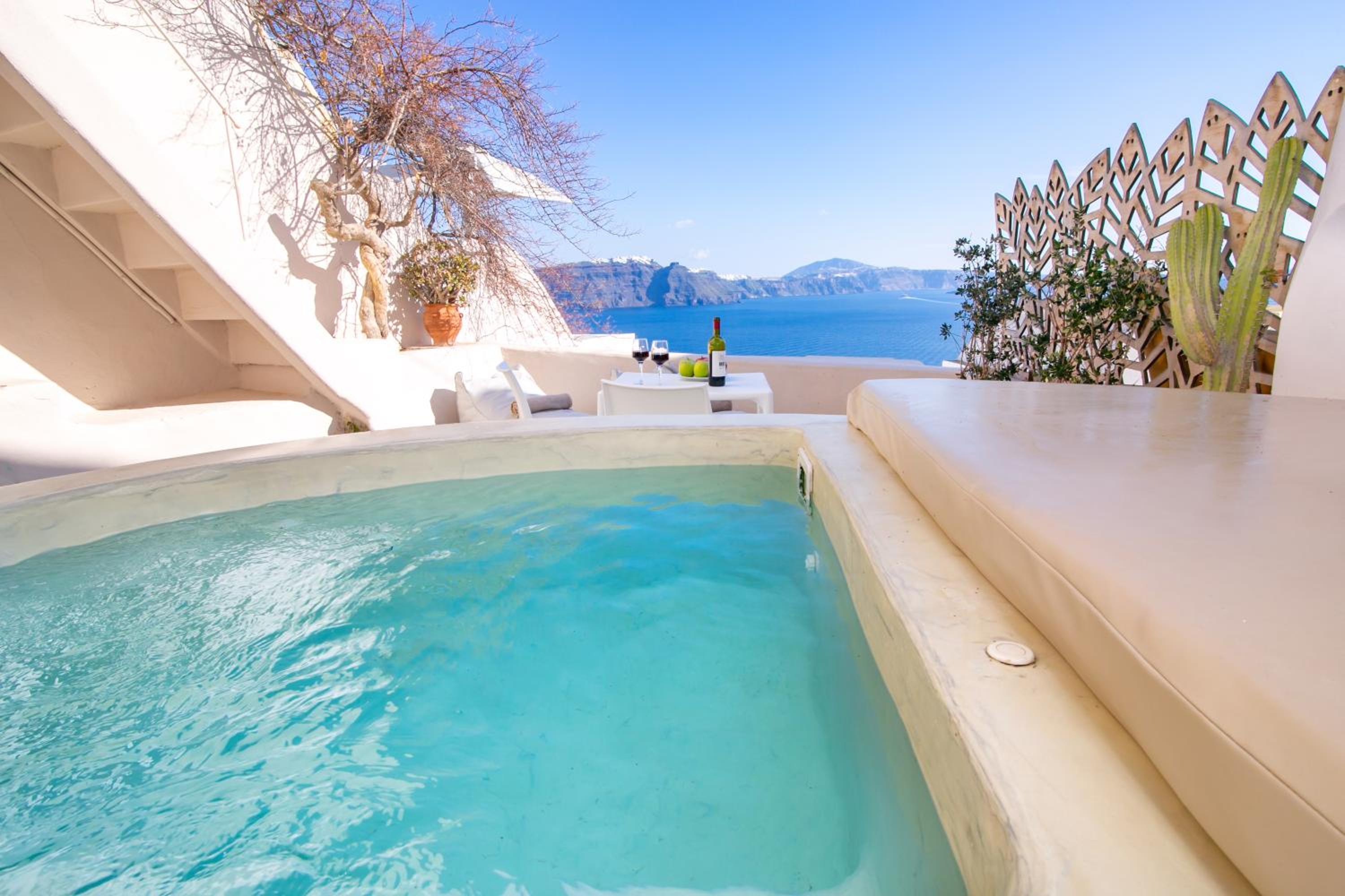 Deluxe Villa with Caldera View - Photo 5
