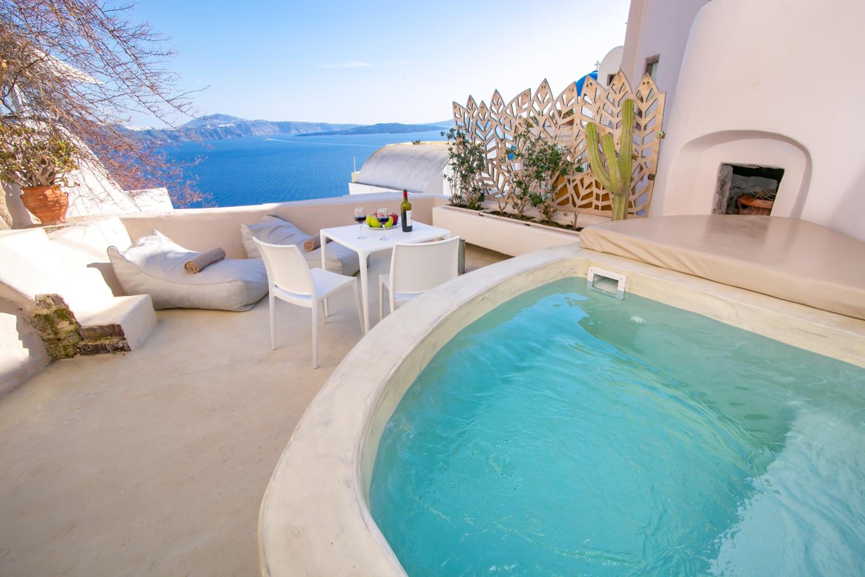 Deluxe Villa with Caldera View - Photo 17