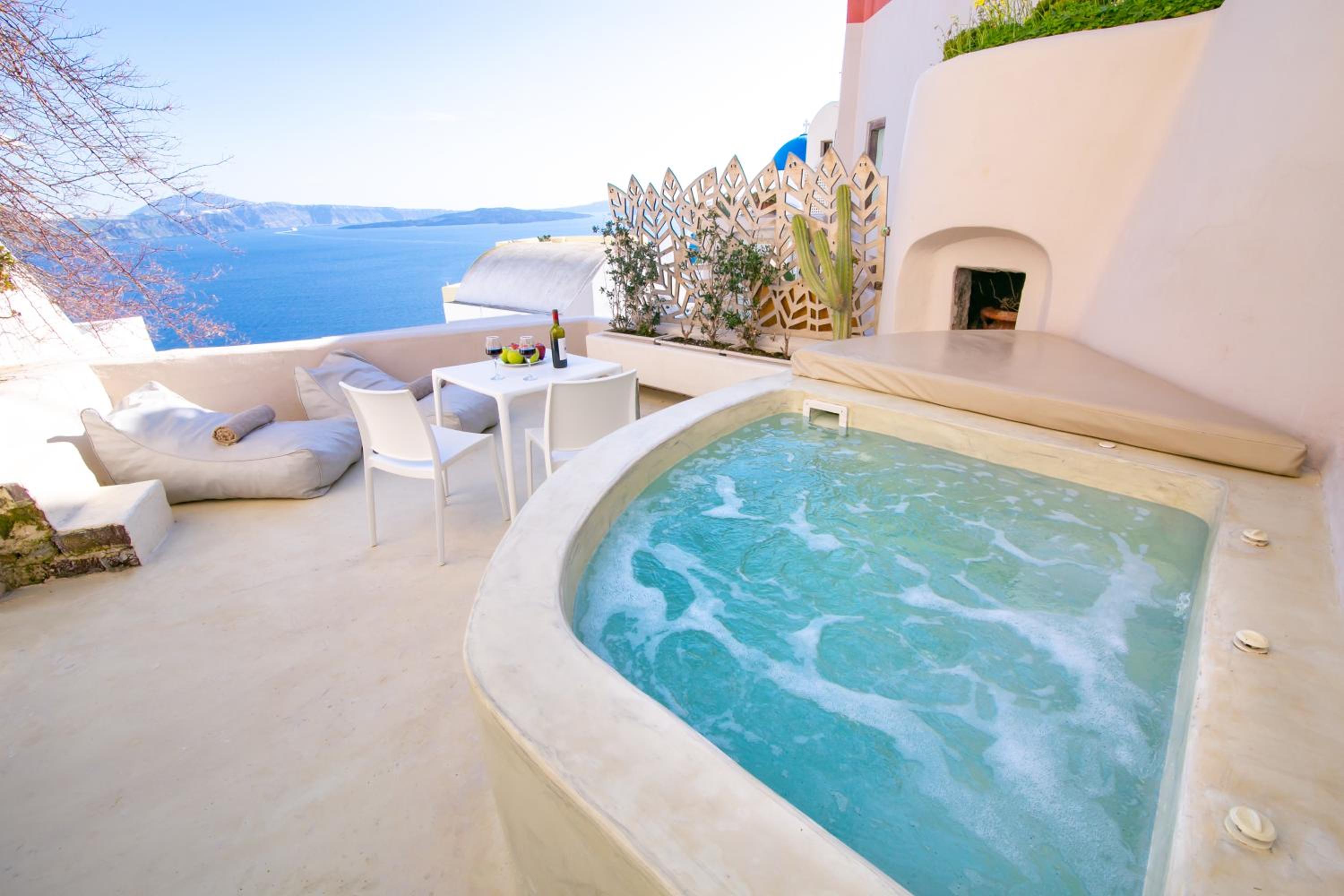 Deluxe Villa with Caldera View - Photo 18