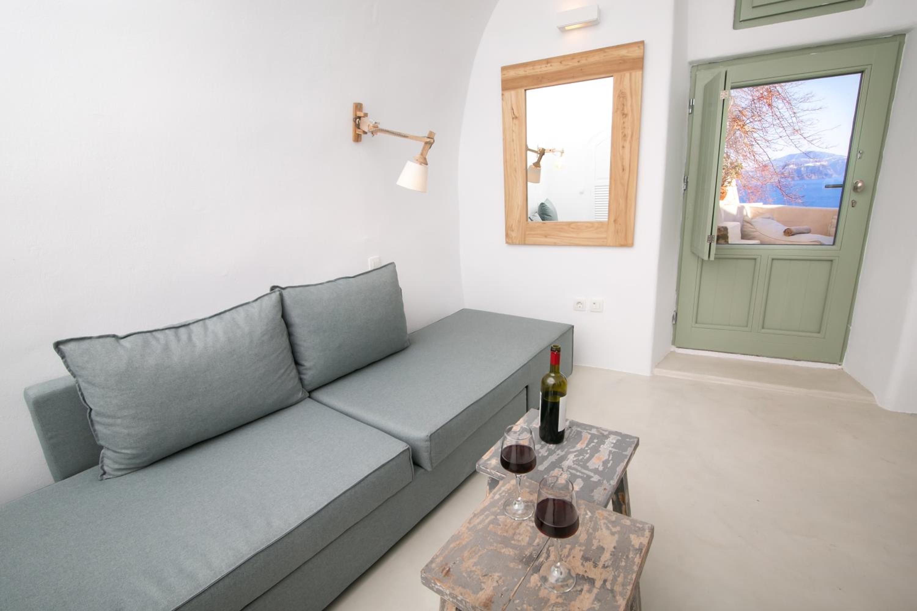 Deluxe Villa with Caldera View - Photo 3