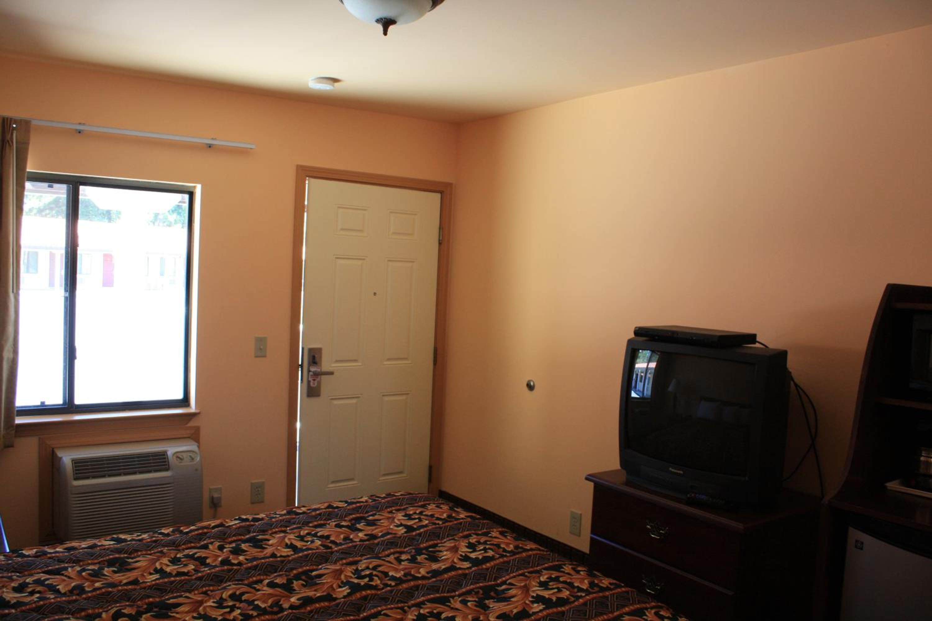 Queen Room photo 1