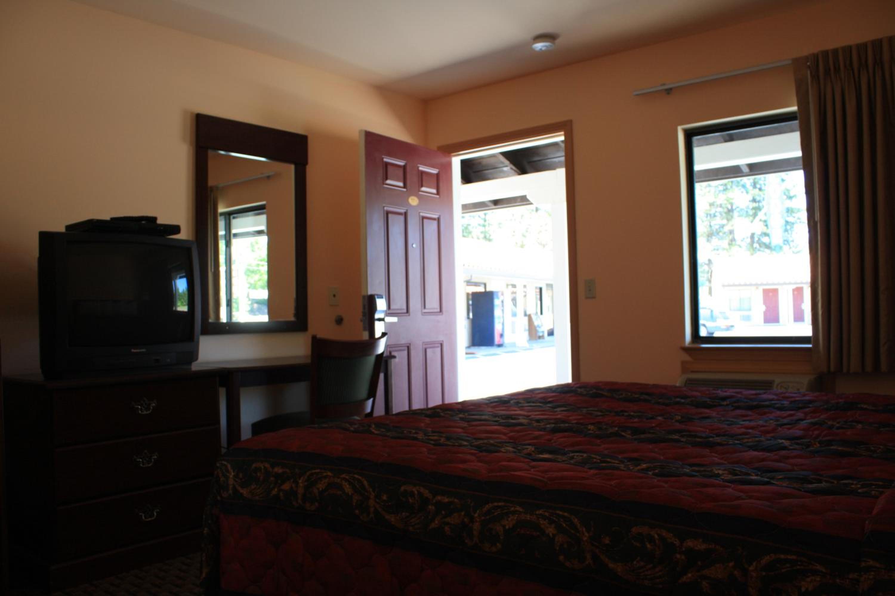 Queen Room photo 3