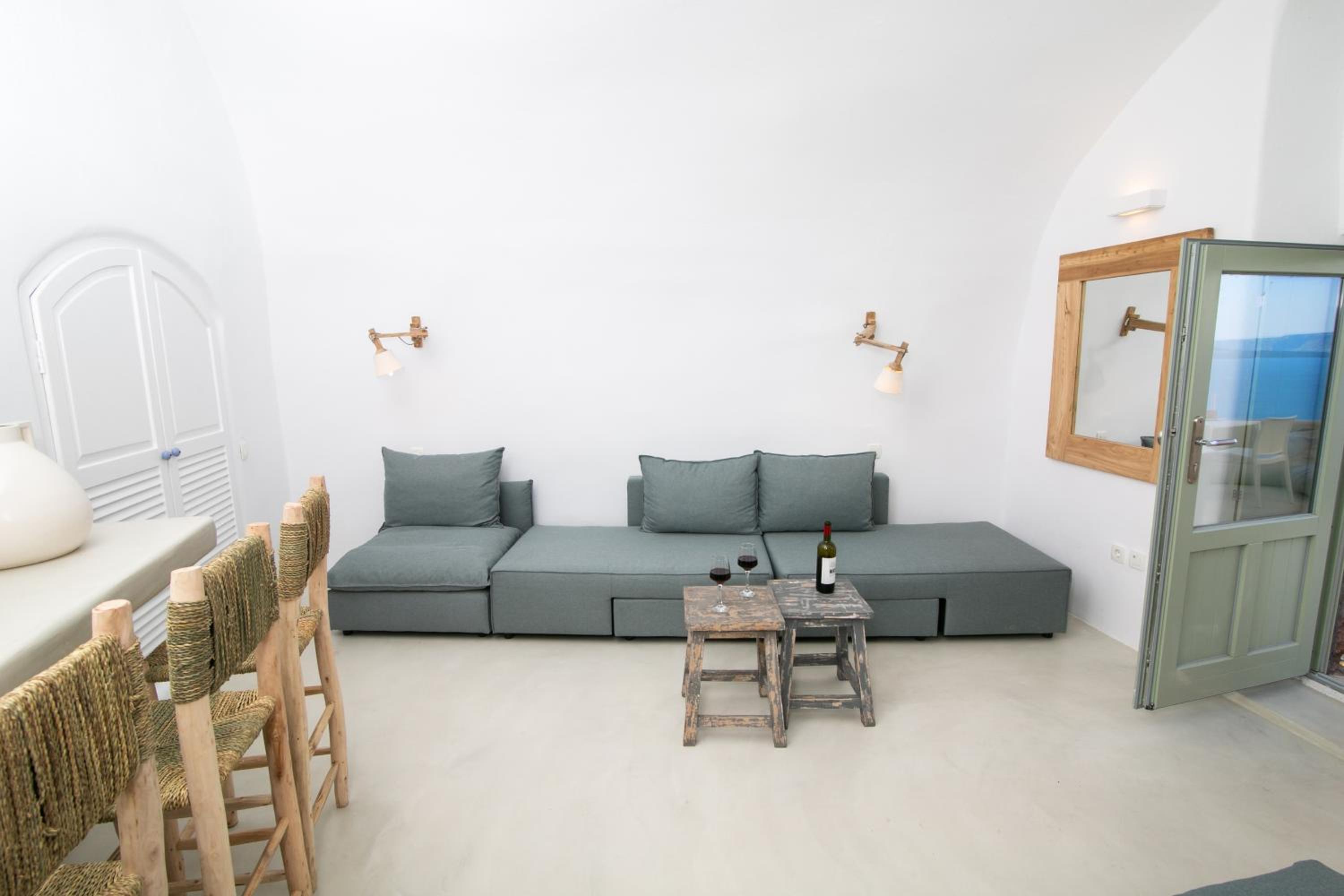 Deluxe Villa with Caldera View - Photo 35