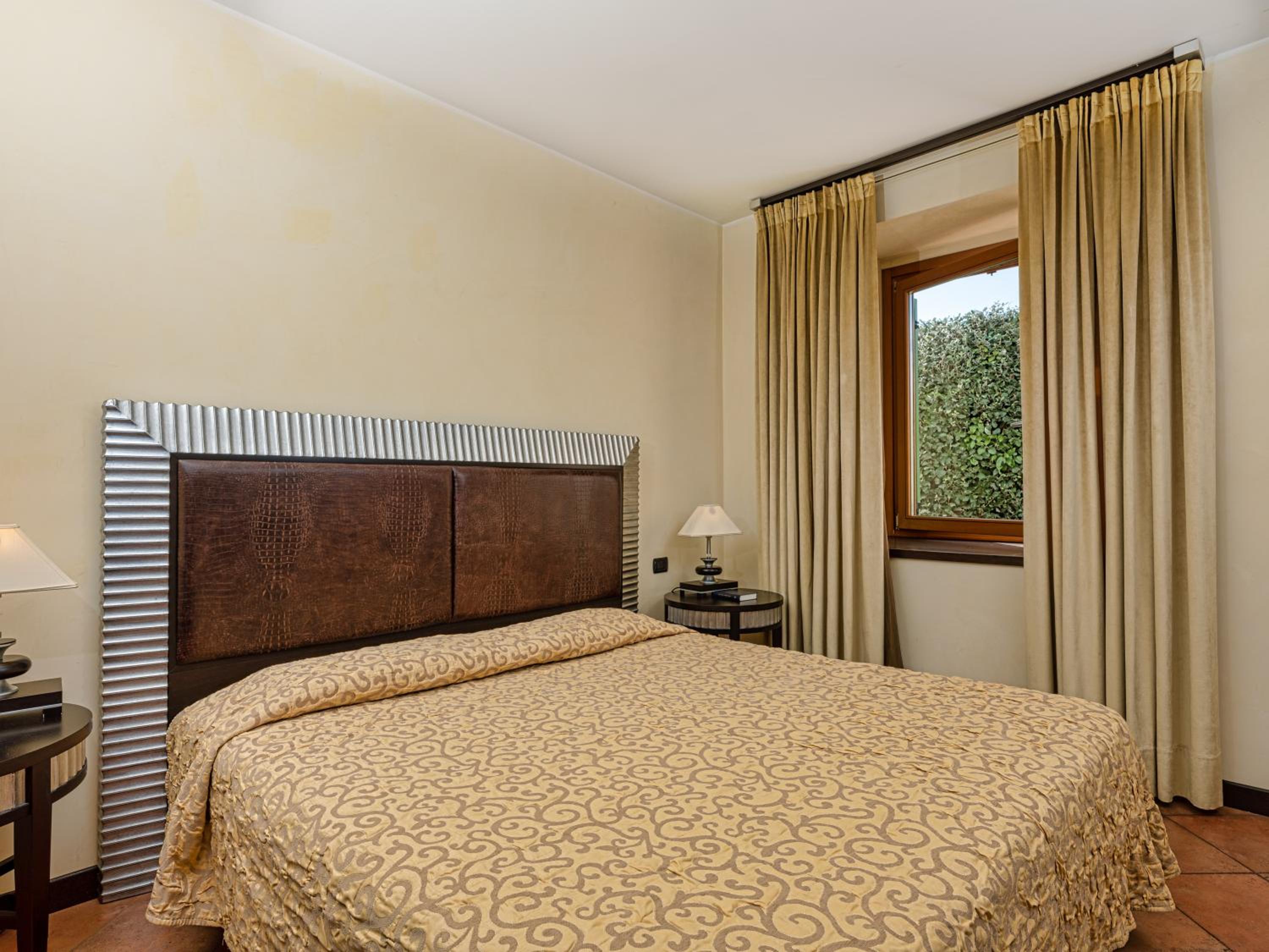 Suite - Photo 14