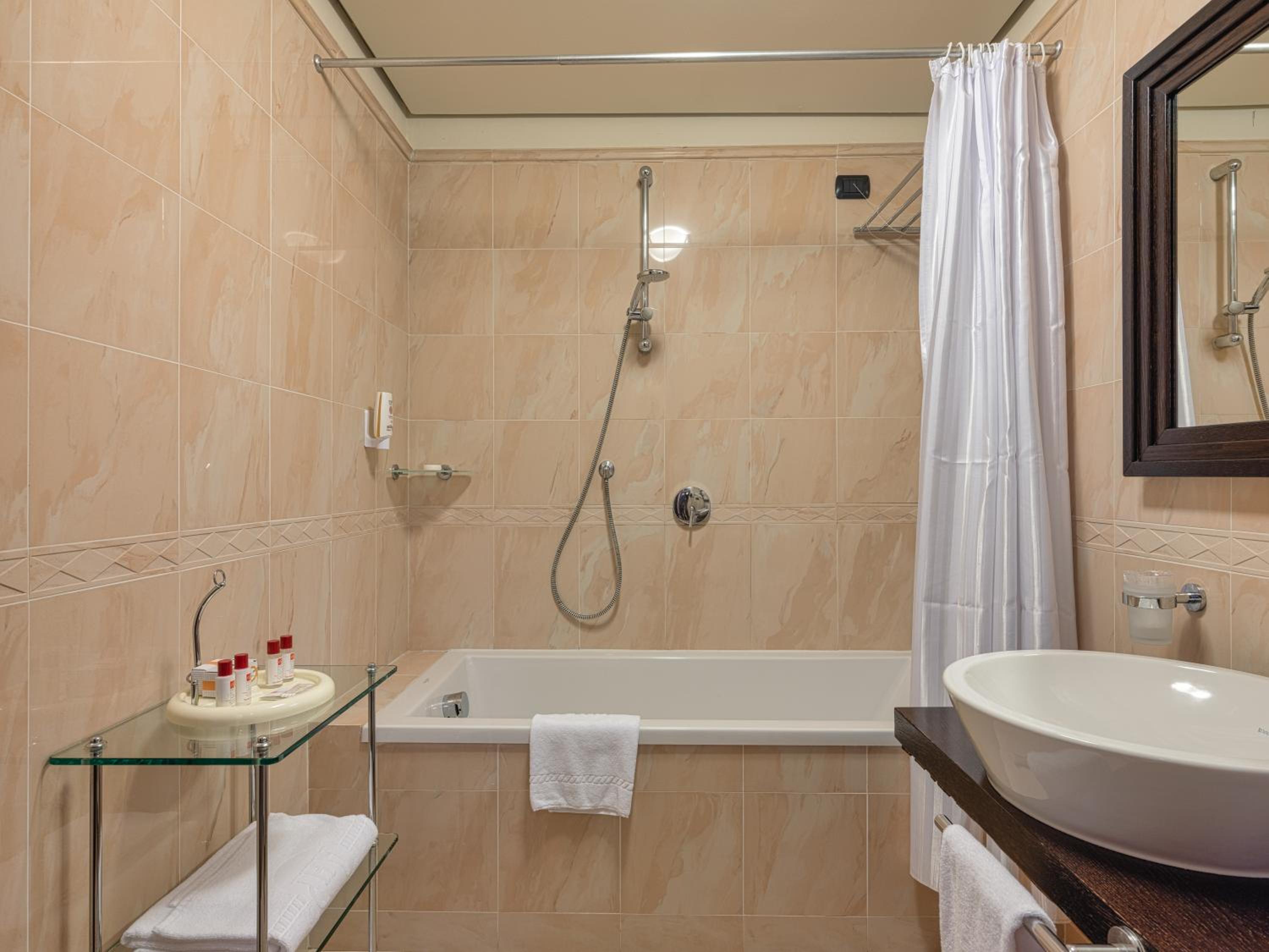 Suite - Photo 15