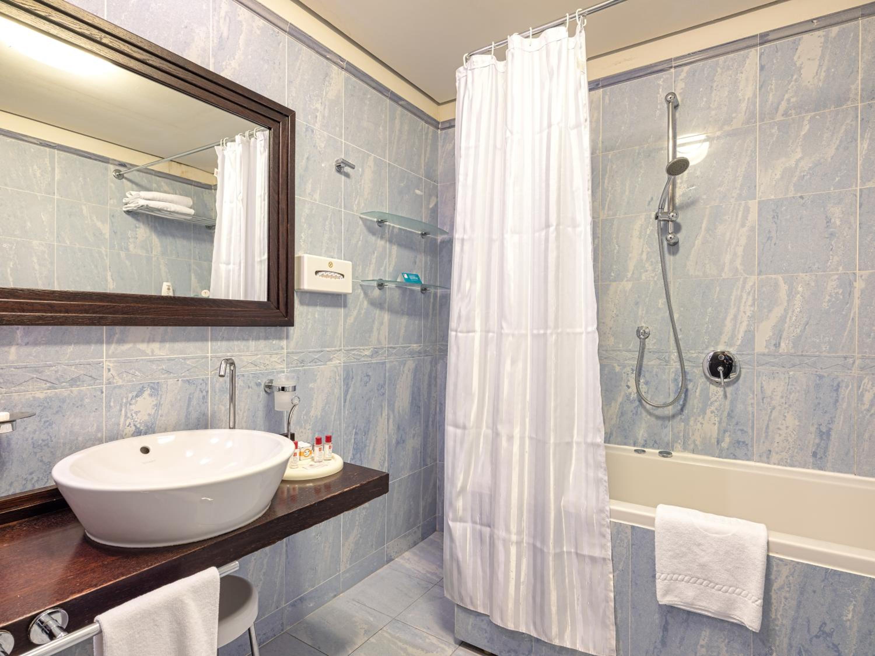 Suite - Photo 3