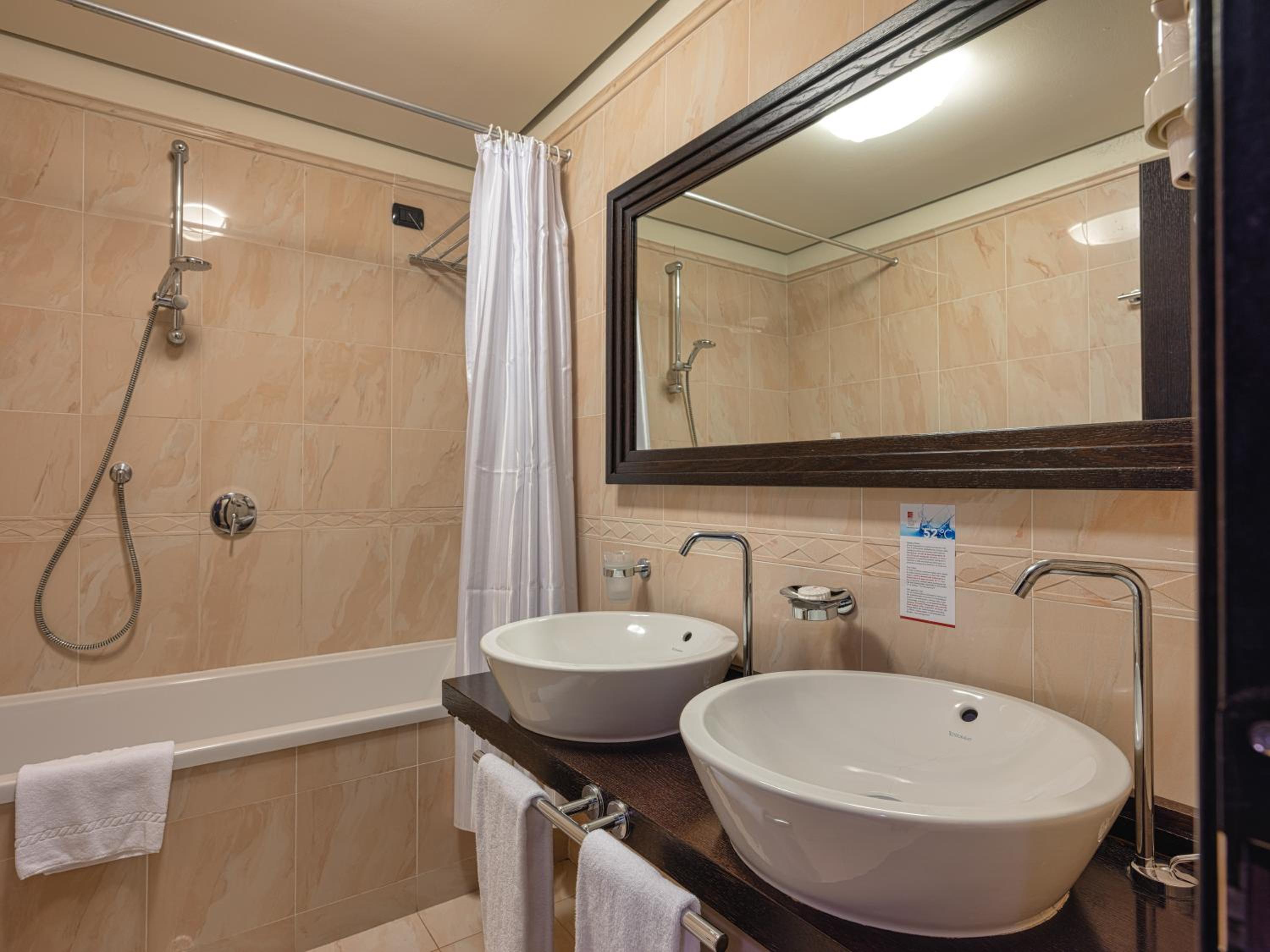 Suite - Photo 16