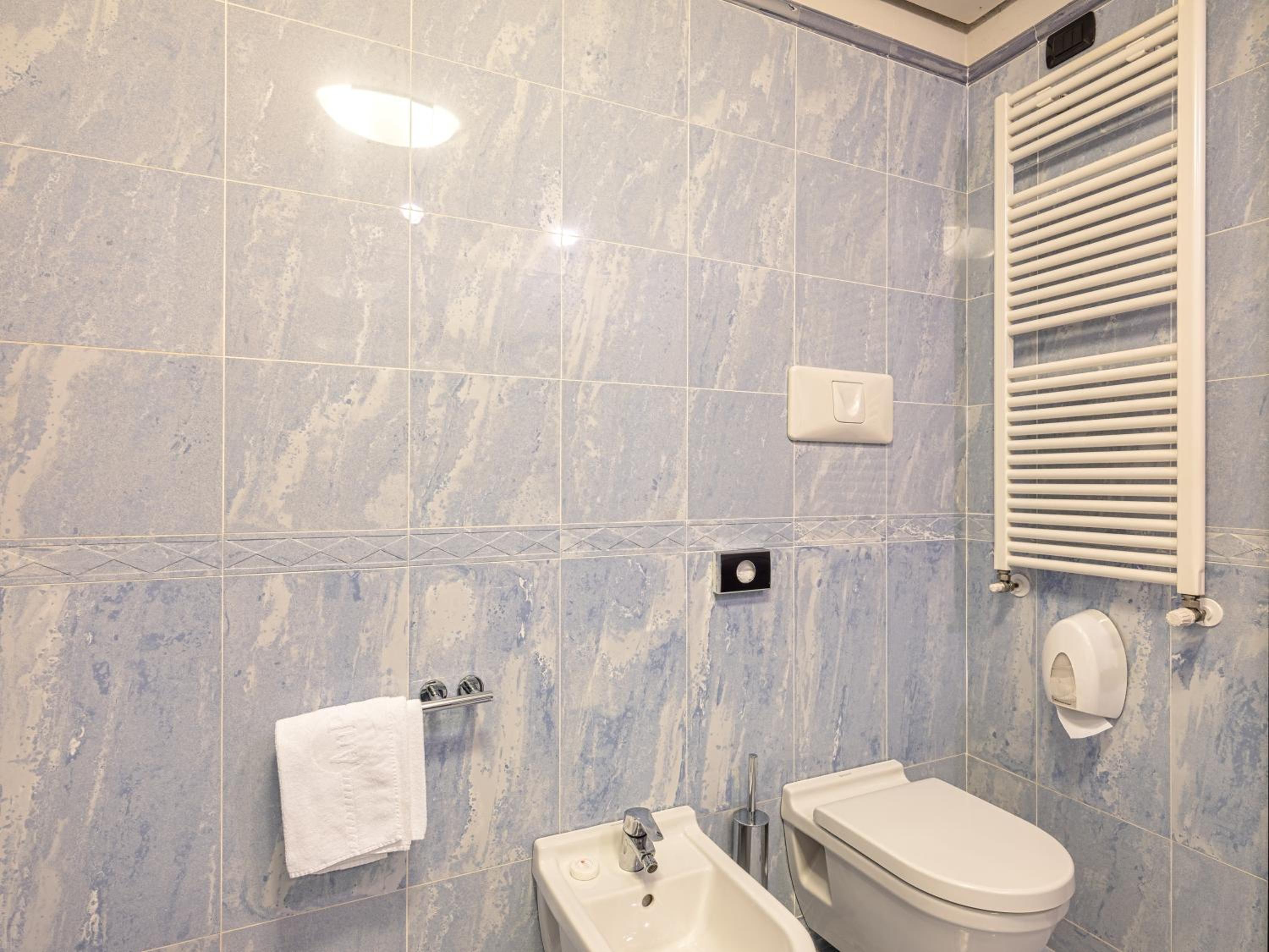 Suite - Photo 8