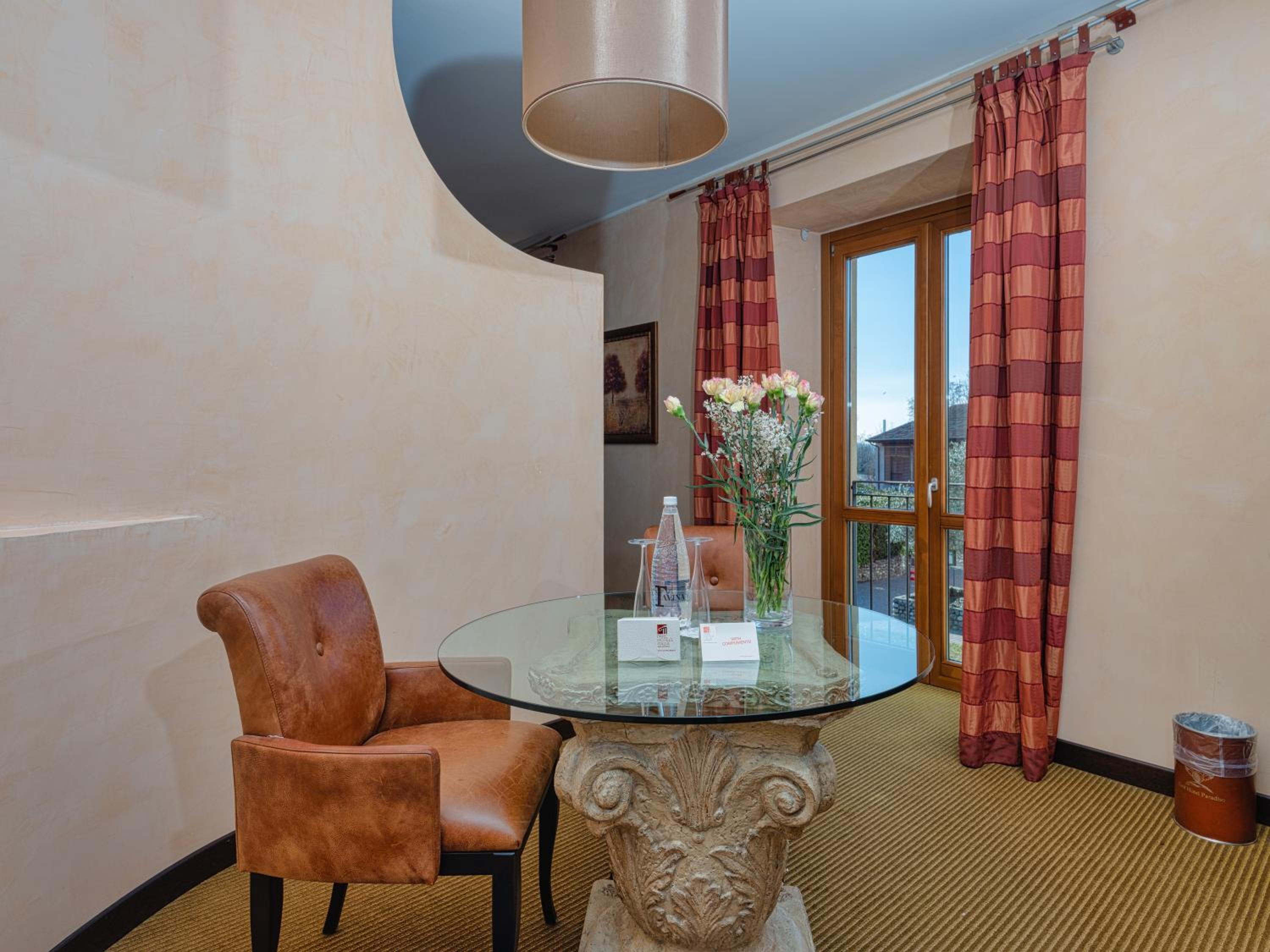 Suite - Photo 9