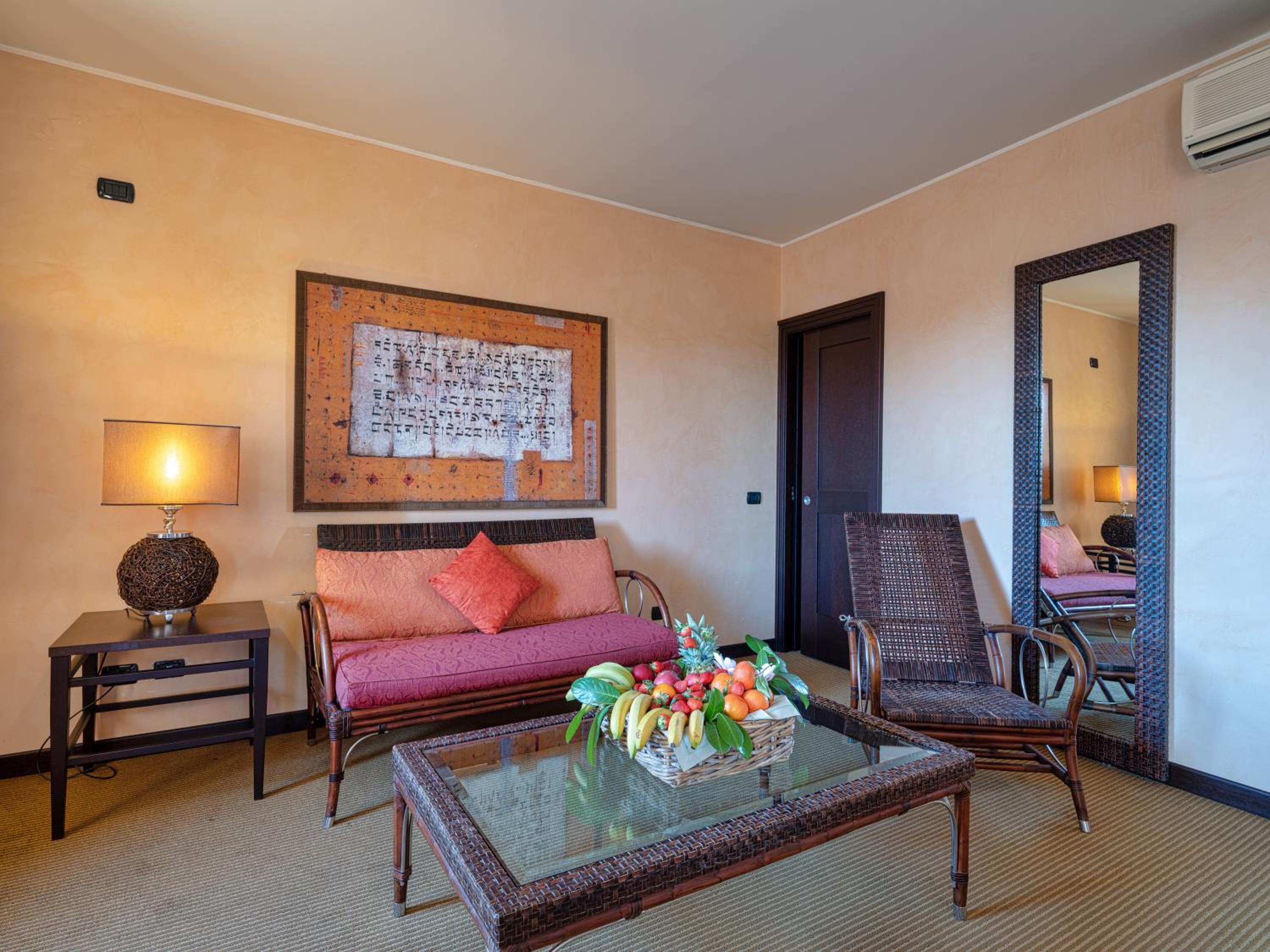 Suite - Photo 10