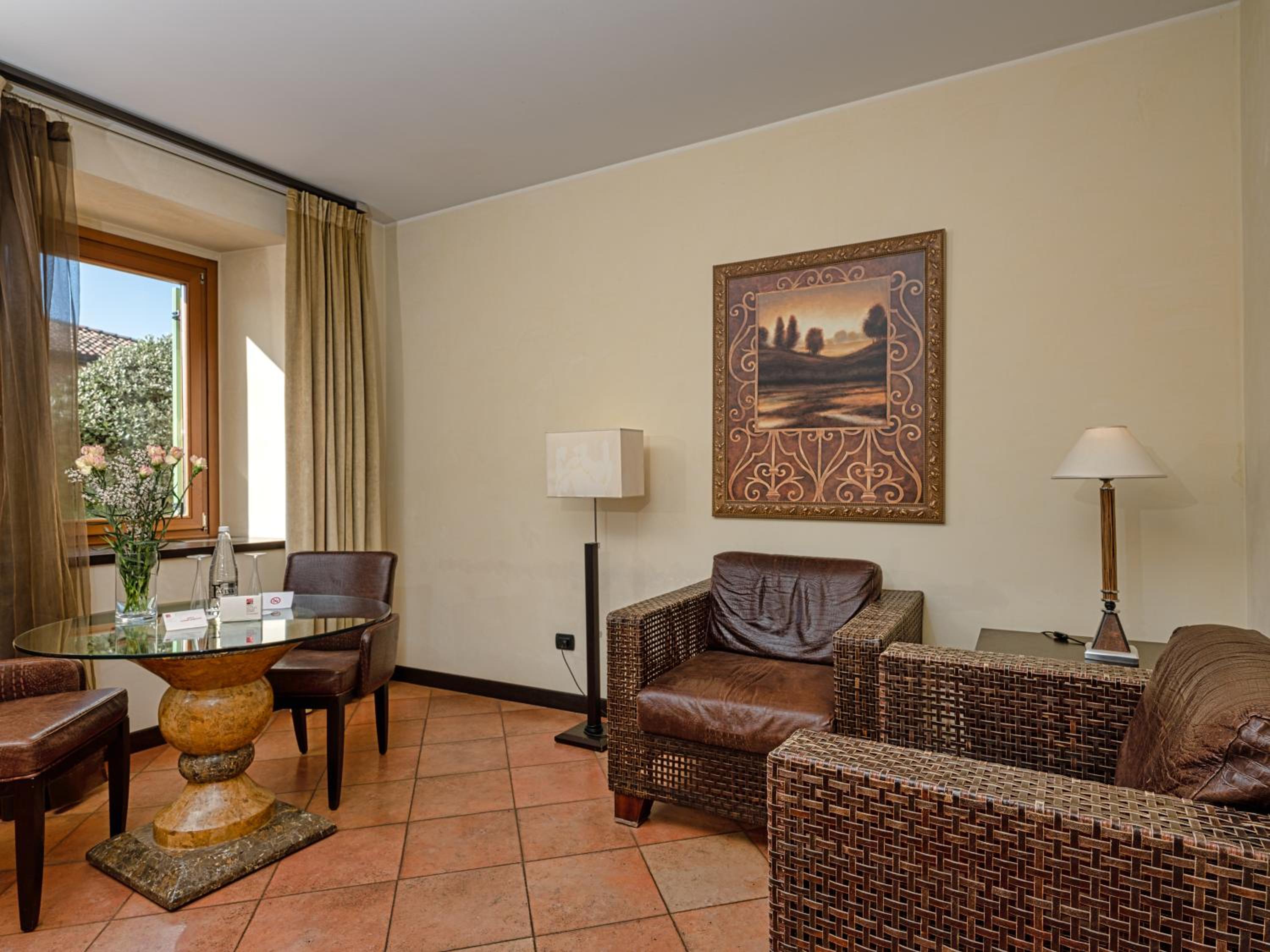 Suite - Photo 12