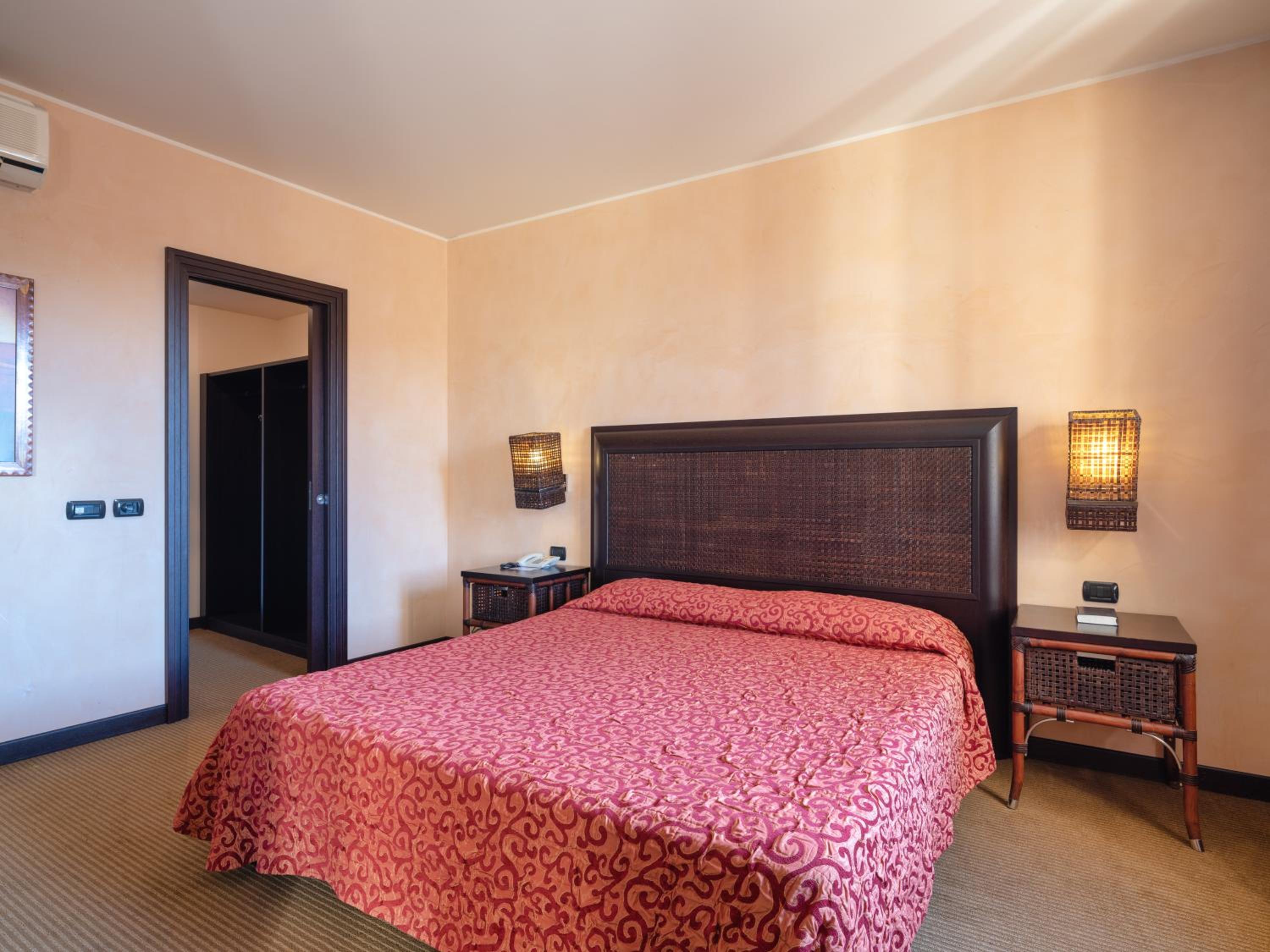 Suite - Photo 1