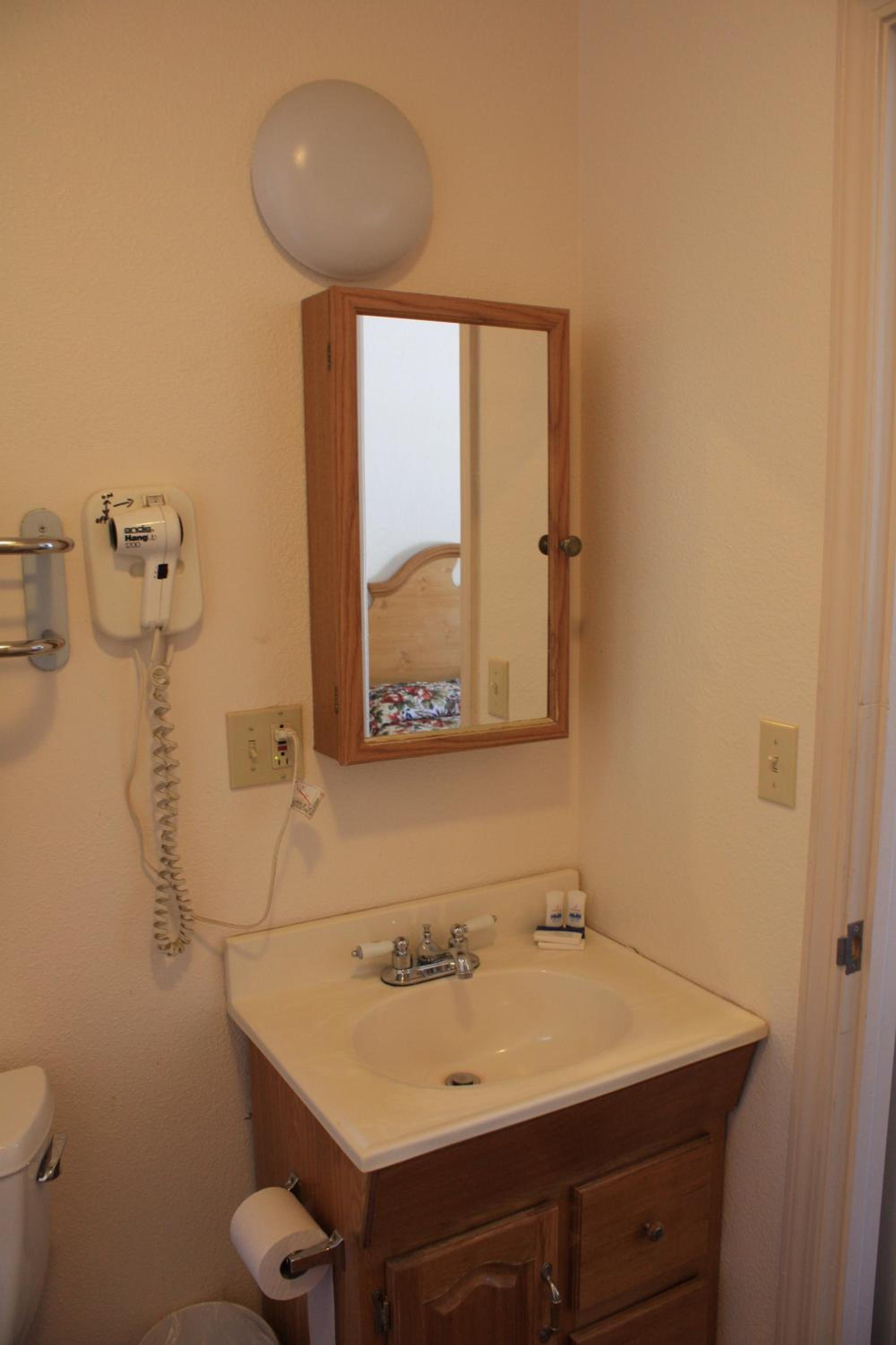 Queen Room photo 2