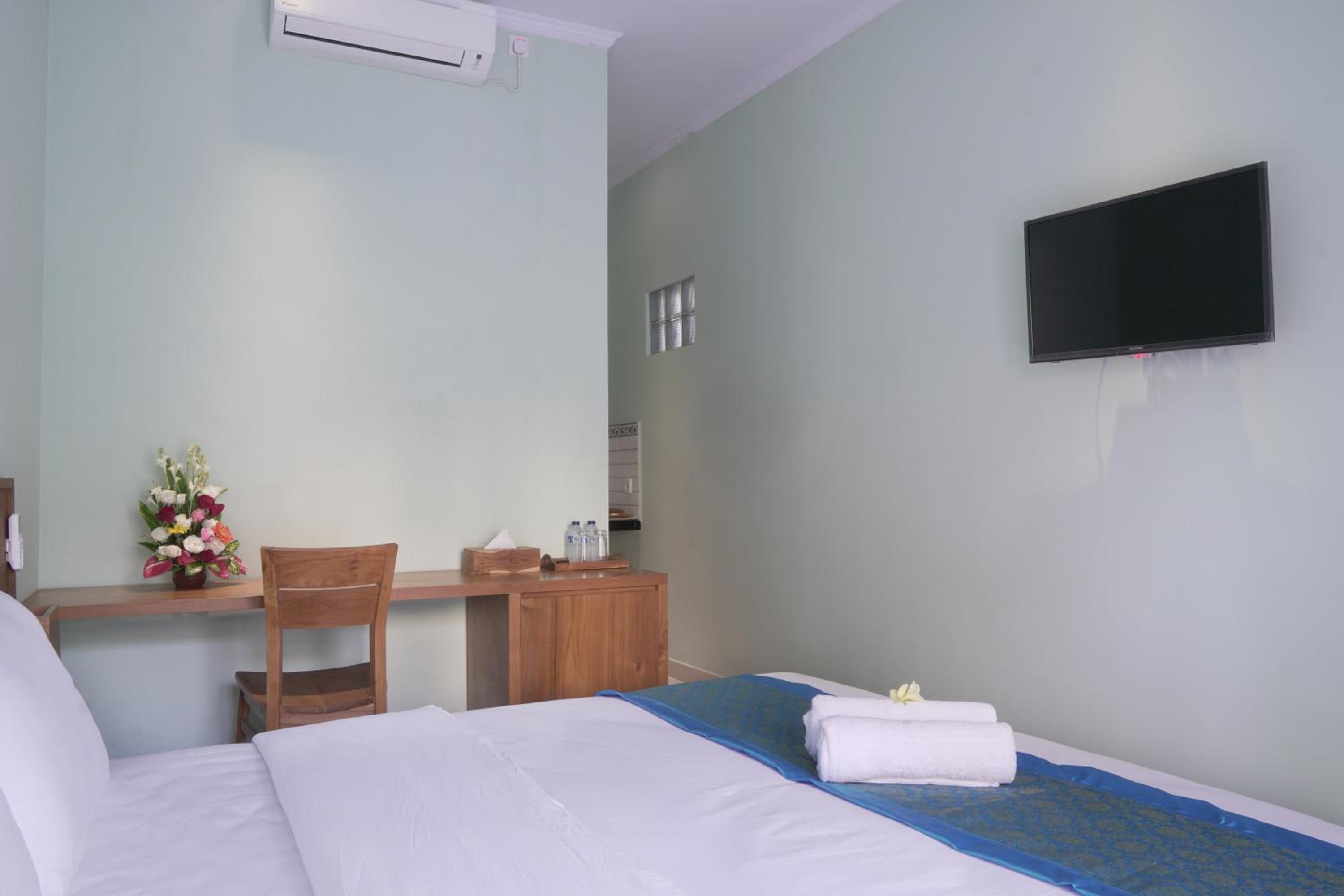 Standard Double Room - Photo 9
