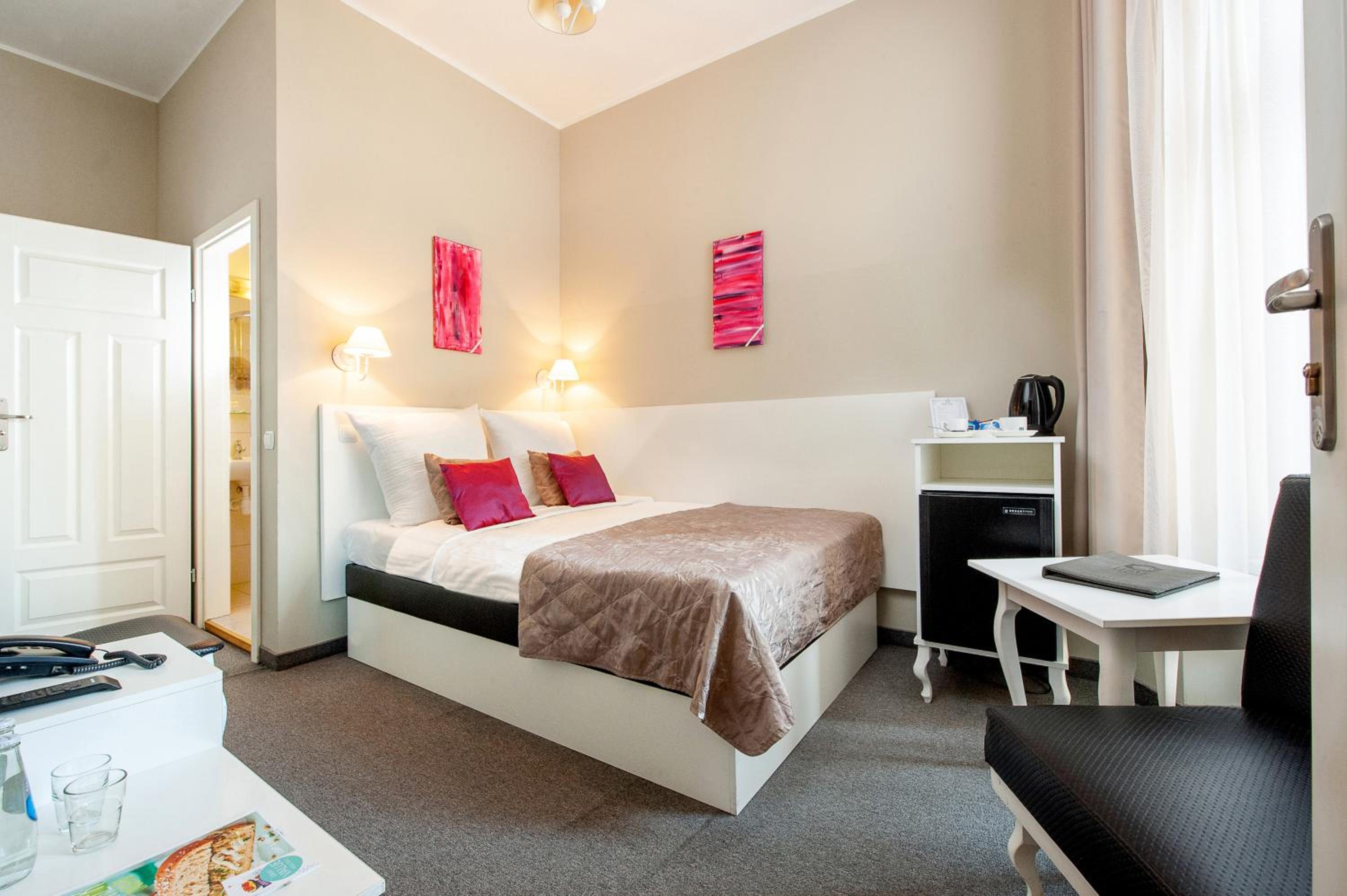 Small Double Room photo 1