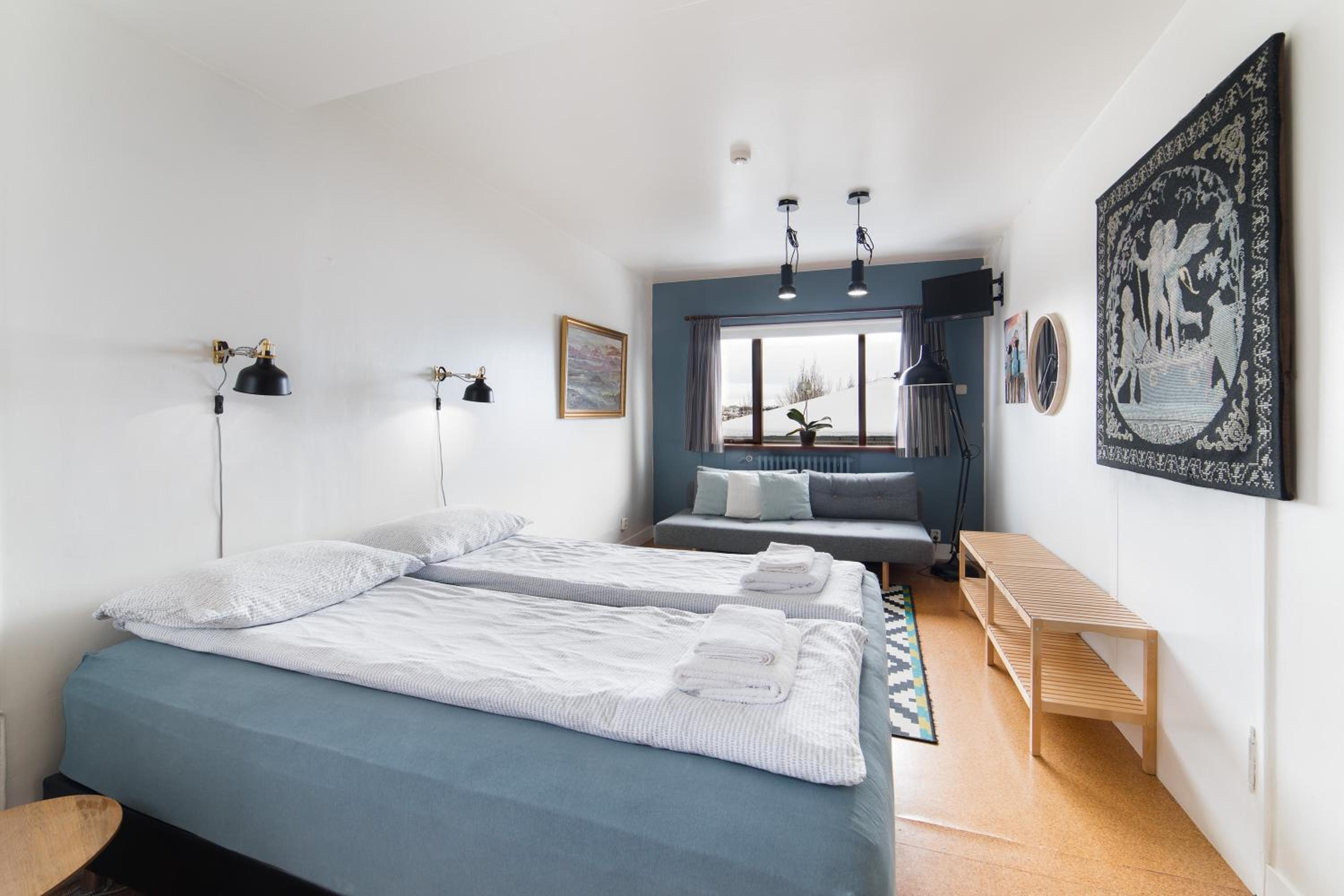 Double or Twin Room with Private Bathroom - Photo 9