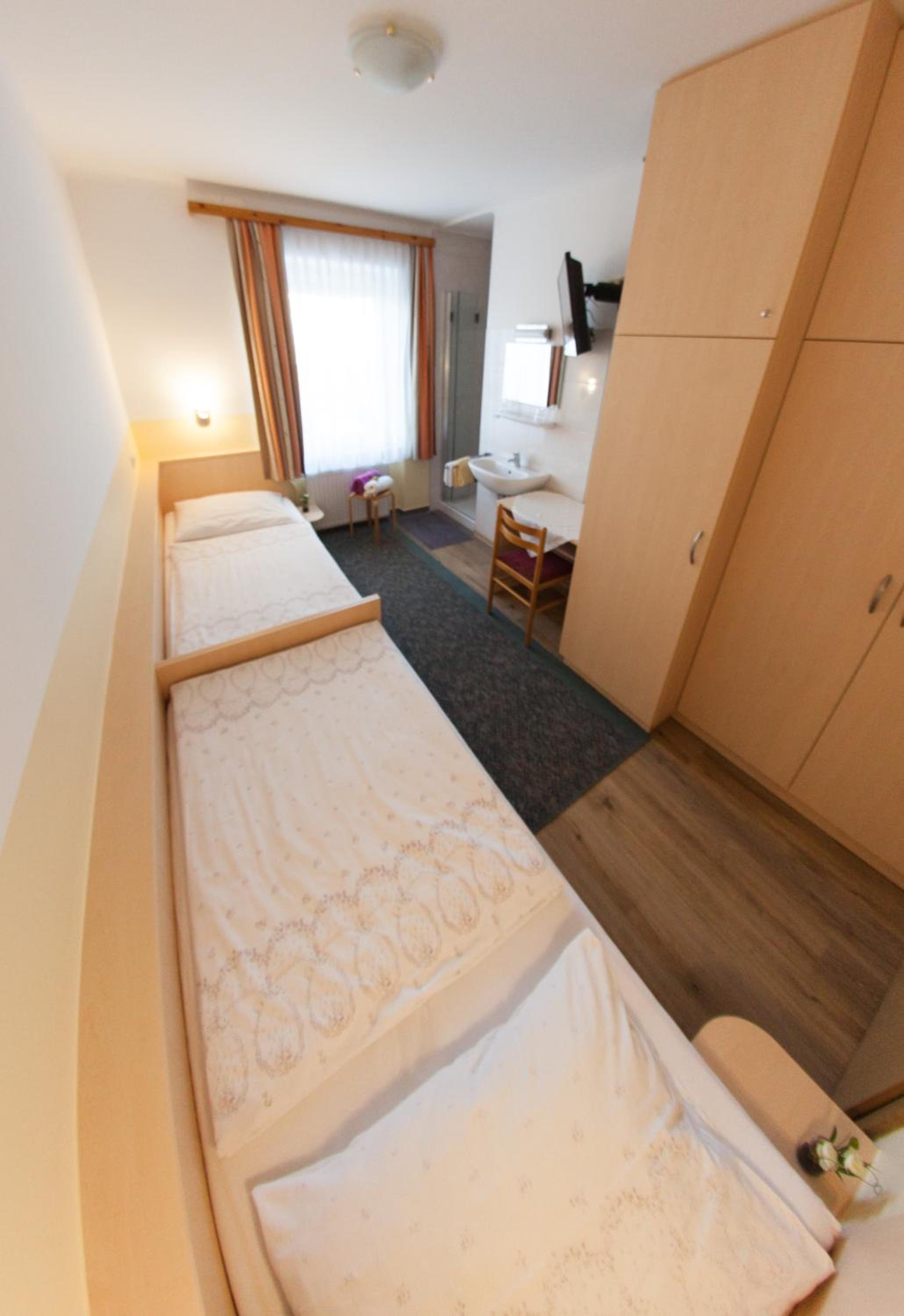 Small Twin Room with Shared Toilet photo 1