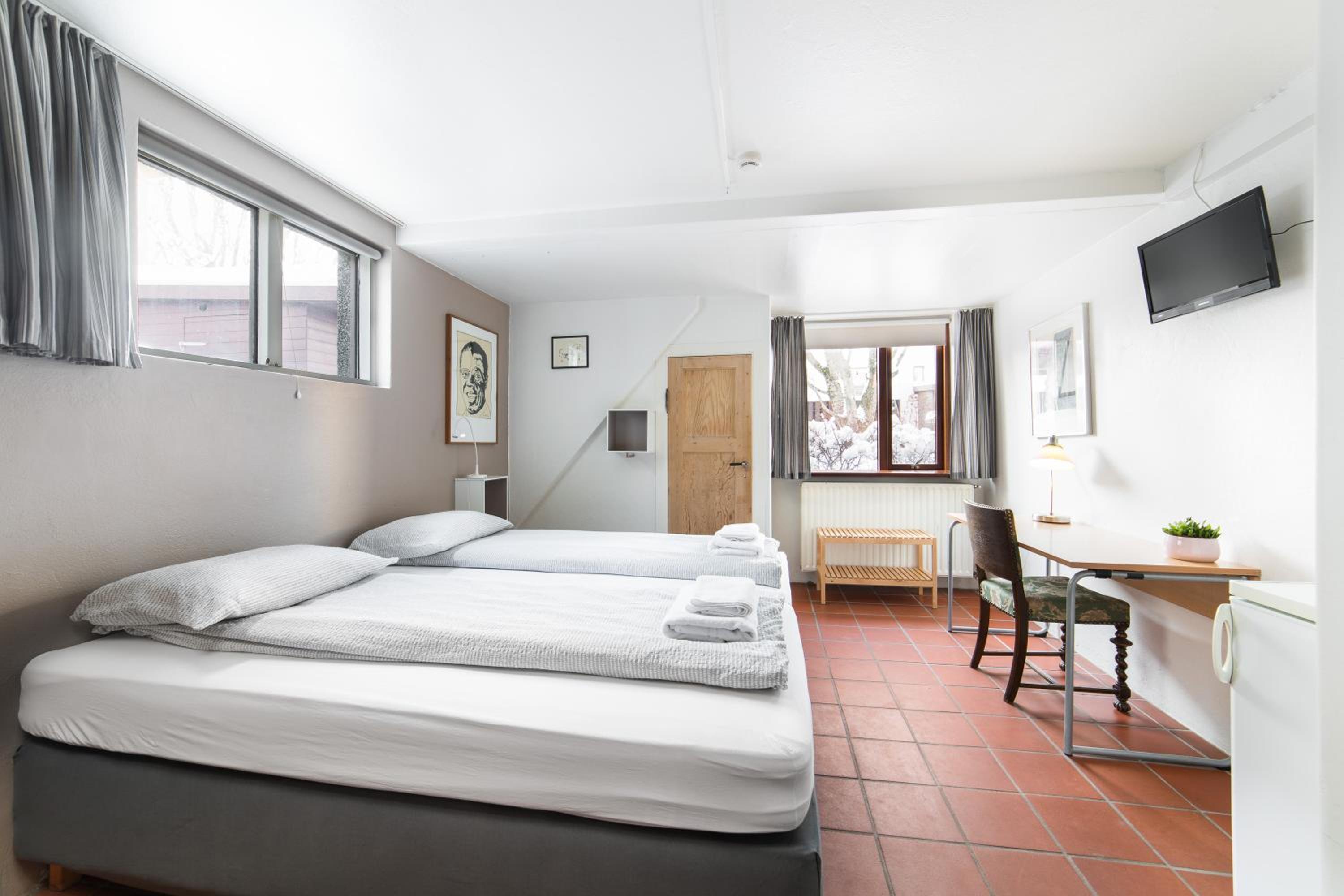 Double or Twin Room with Private Bathroom - Photo 1