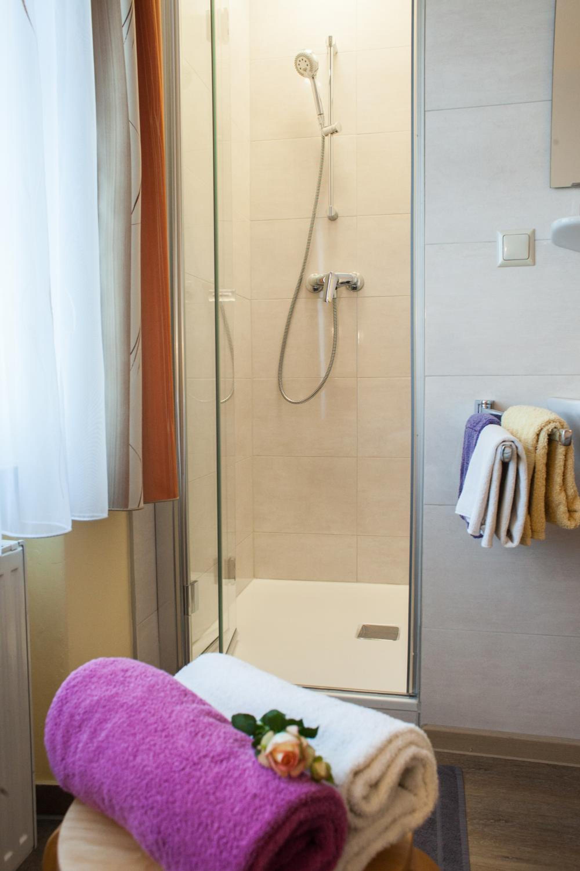 Small Twin Room with Shared Toilet photo 3