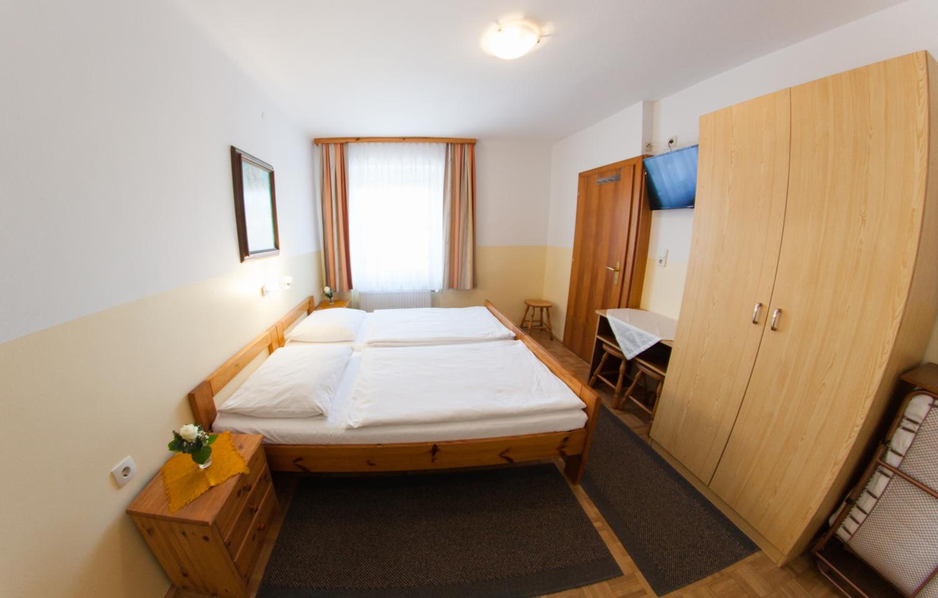 Small Double Room with Private Bathroom photo 3