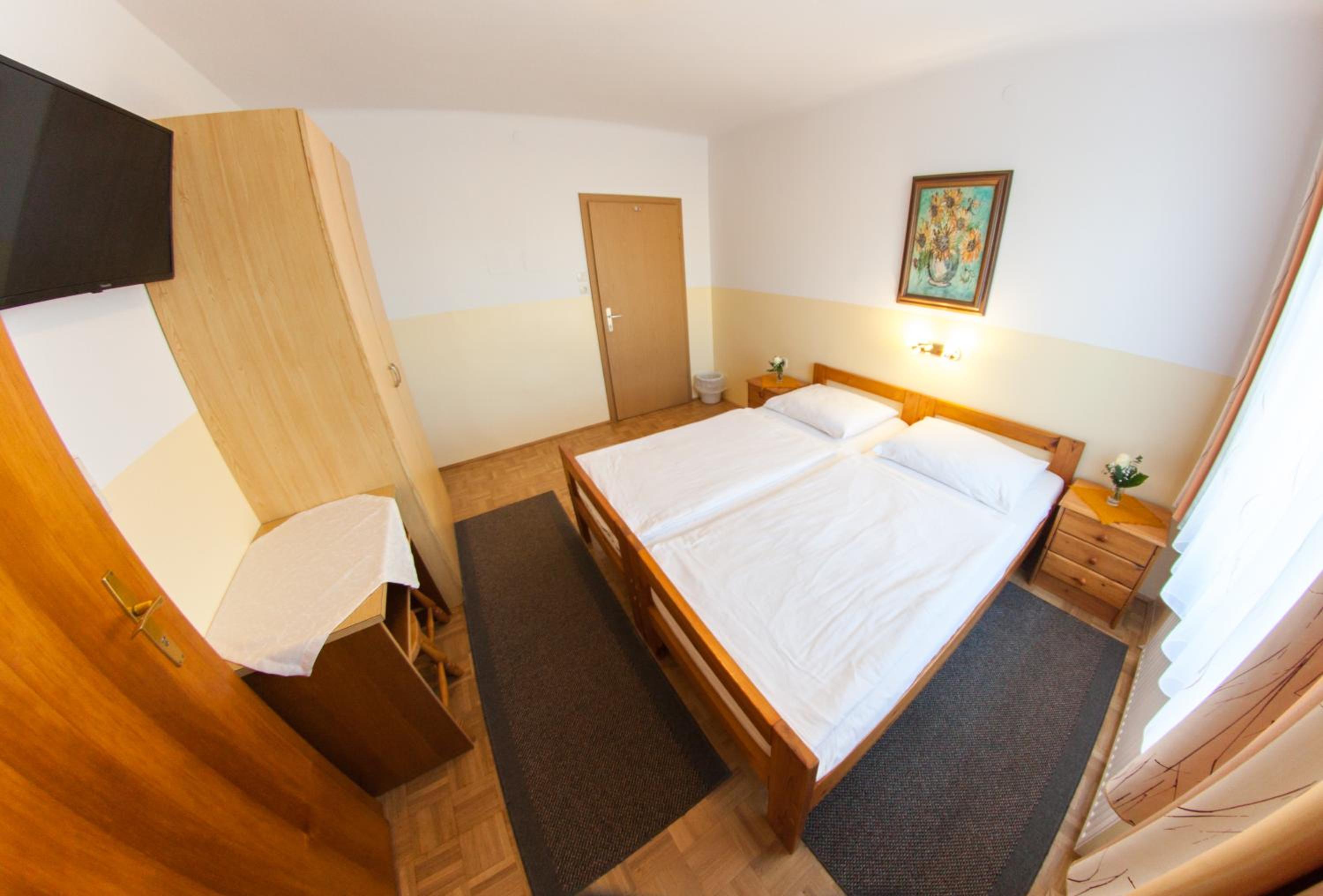Small Double Room with Private Bathroom photo 1