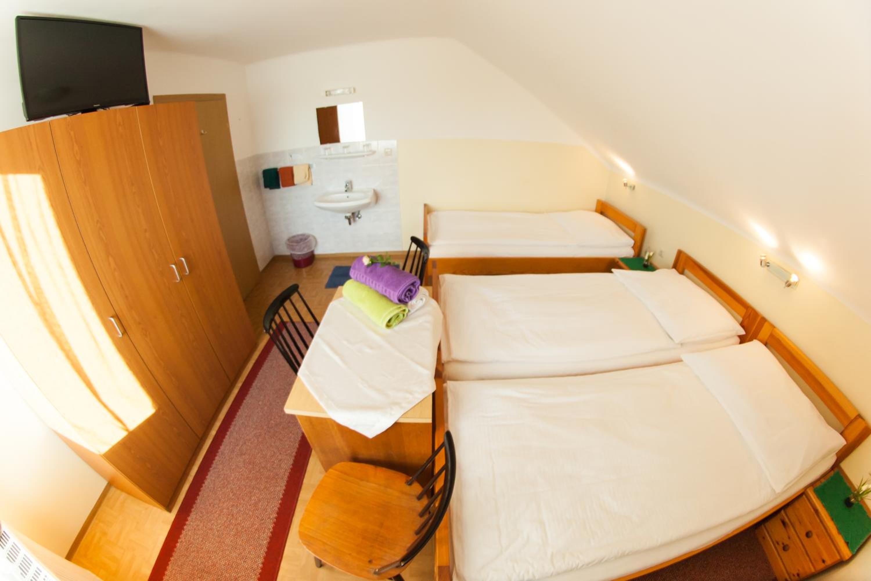 Small Triple Room with Shared Bathroom - Attic photo 2