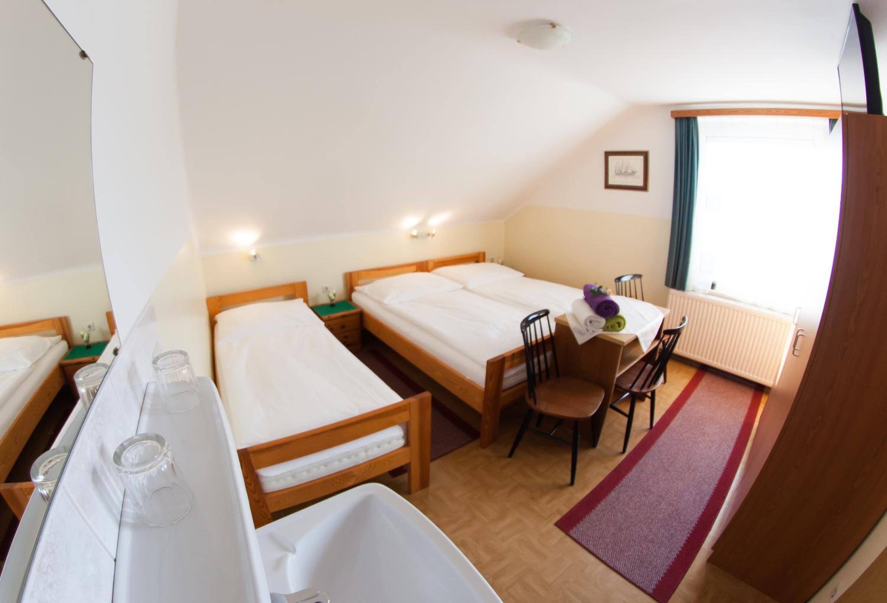 Small Triple Room with Shared Bathroom - Attic photo 3