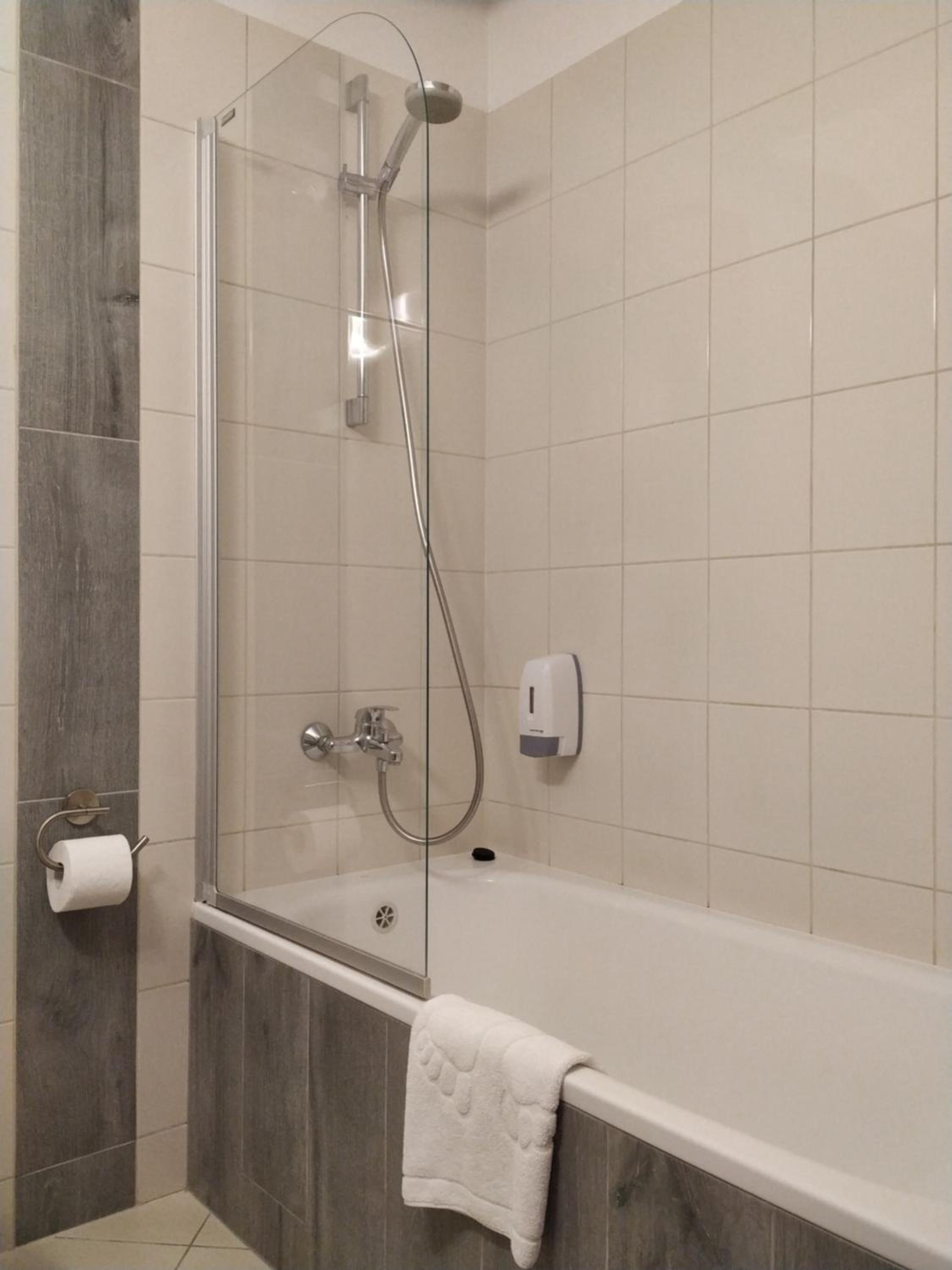 Classic Double Room - Photo 8
