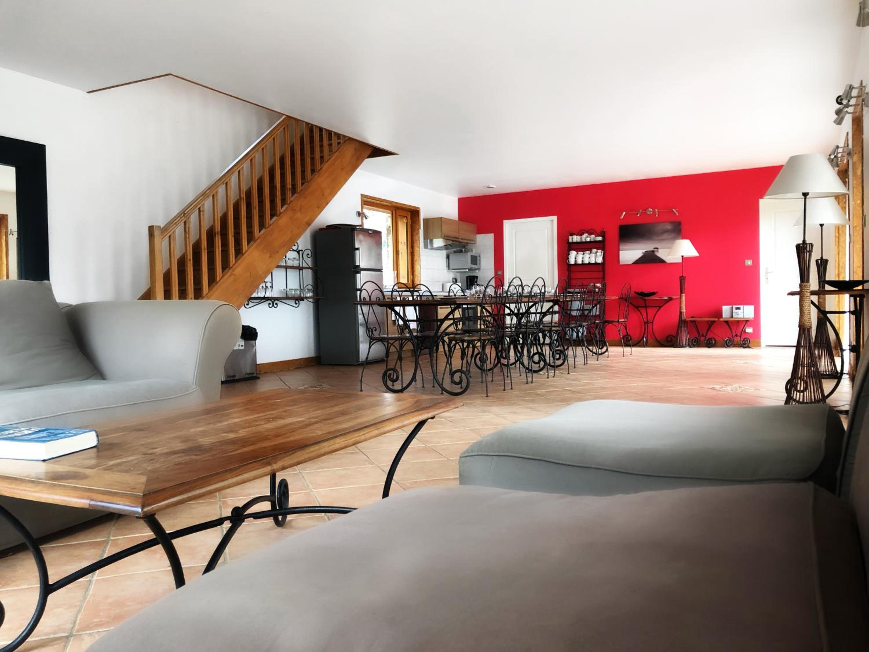 Five-Bedroom House photo 1
