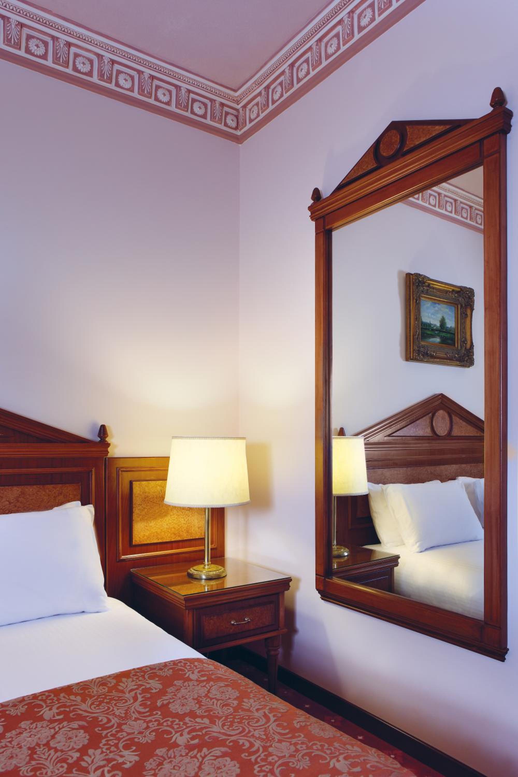 Deluxe King Room - Photo 6