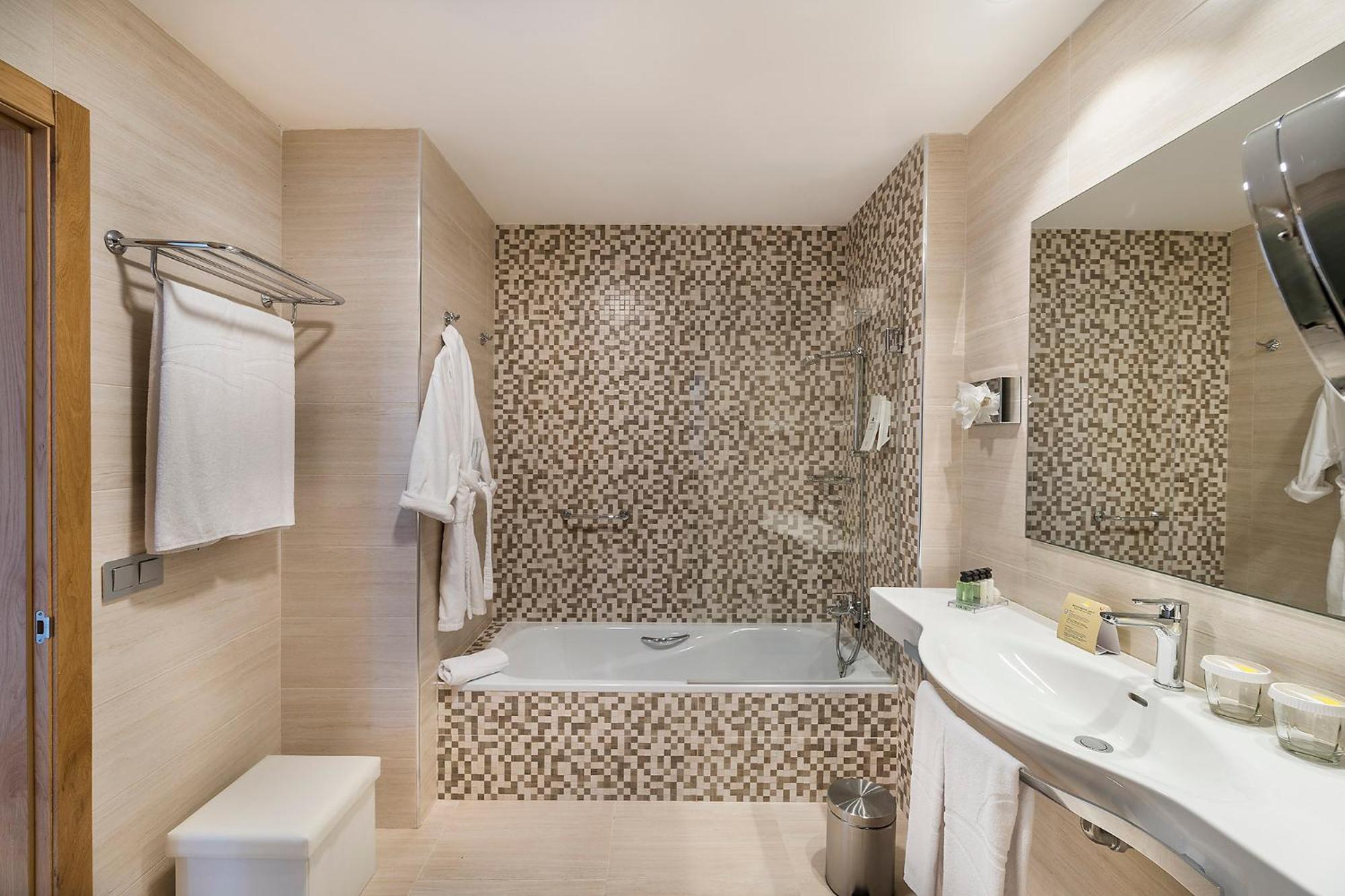Double or Twin Room with Sea View photo 2