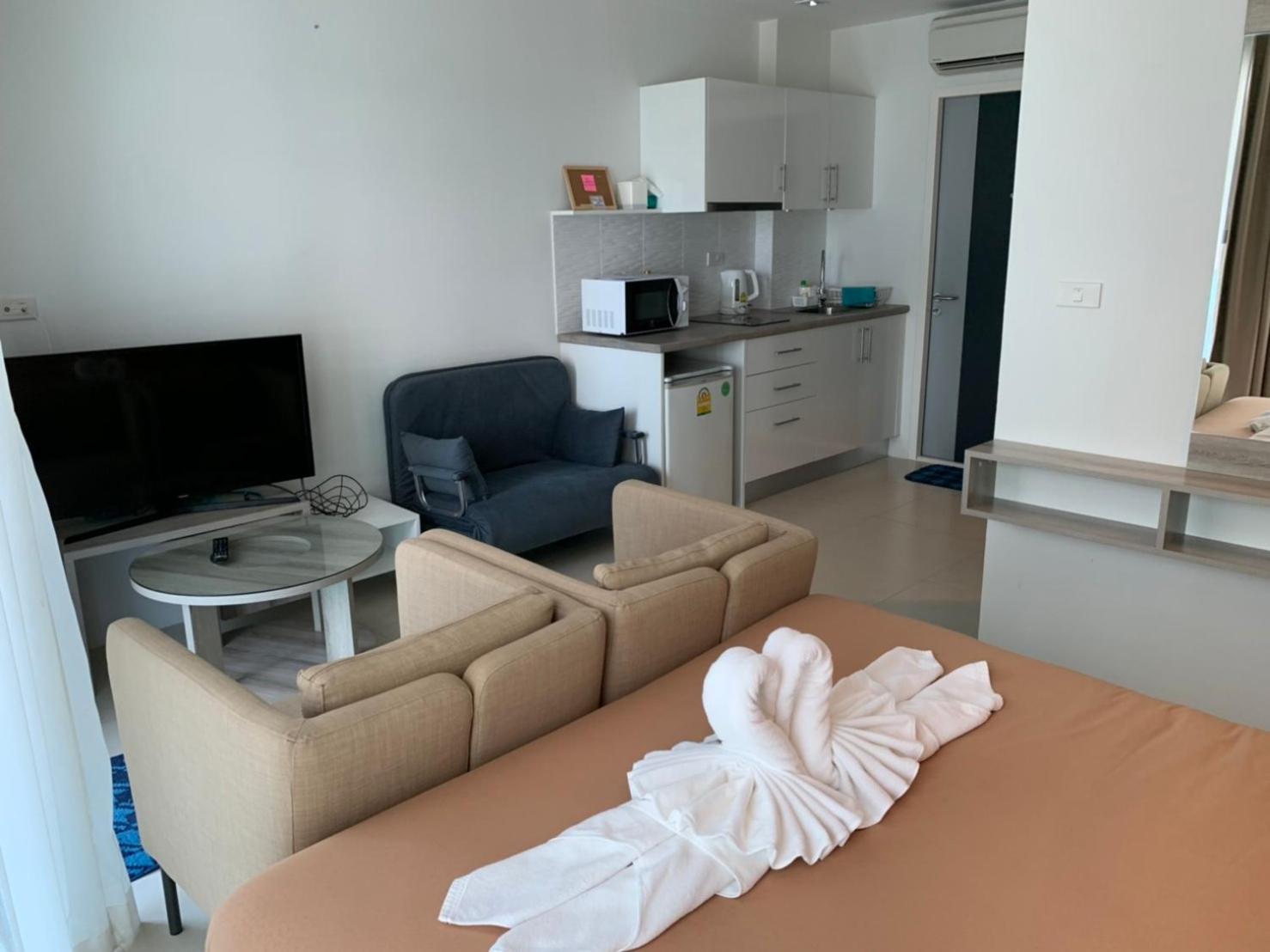 Apartment with Partial Sea View (Queen Bed) - Photo 13