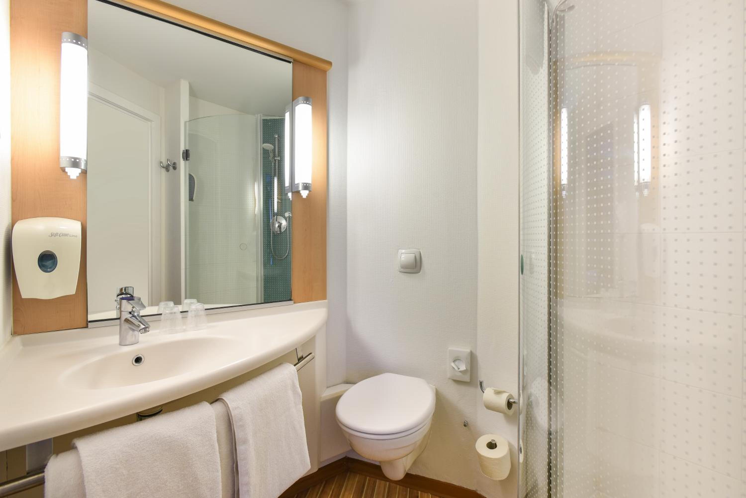 Twin Room - Photo 5