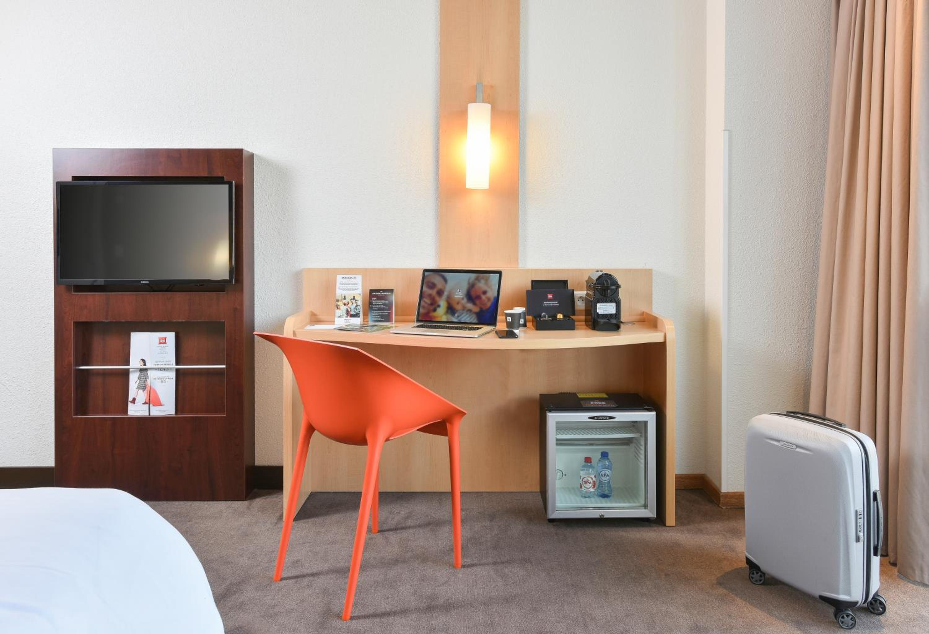 Premium Queen Room with City View - Photo 1