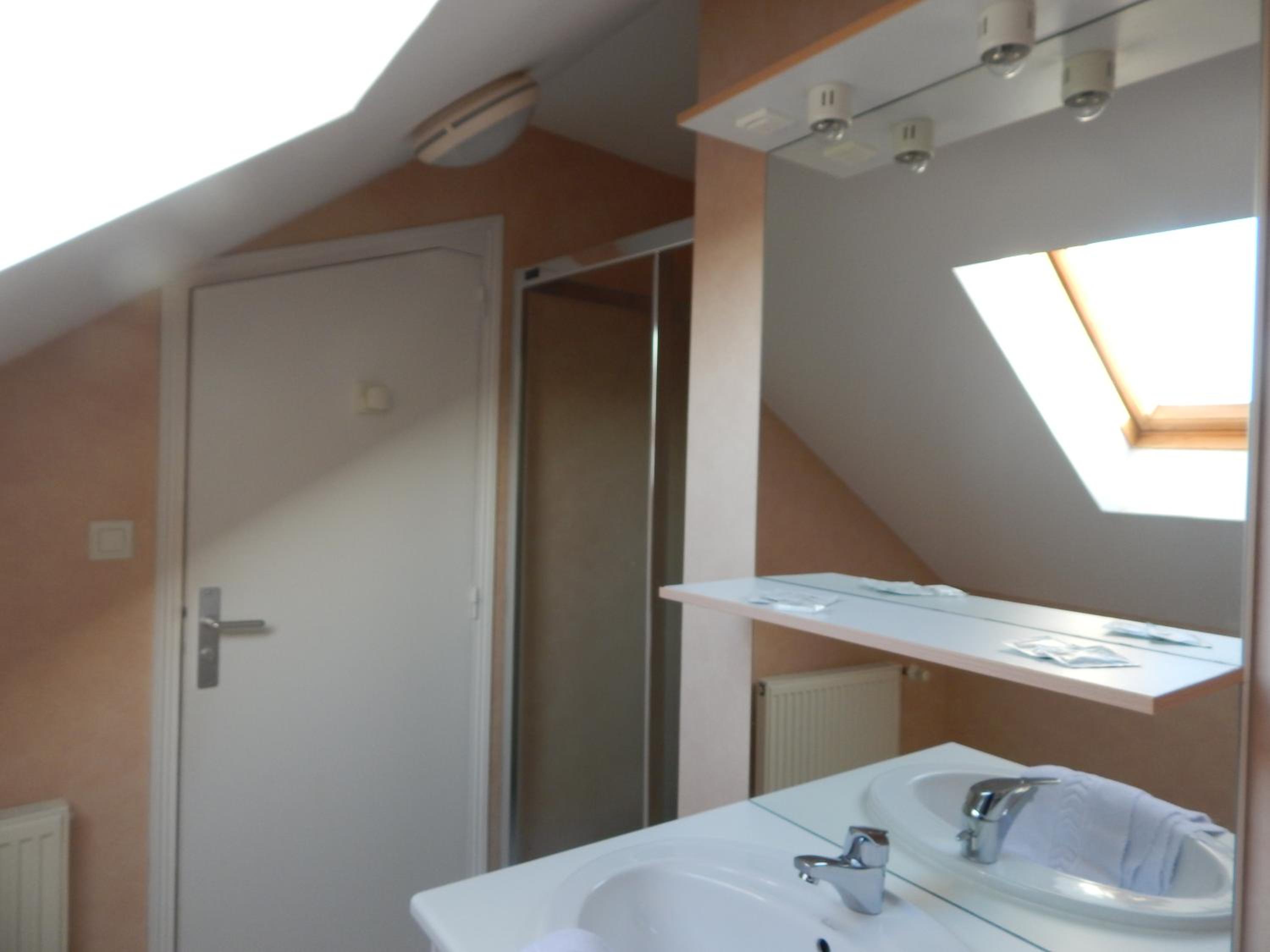 Double Room - Photo 8