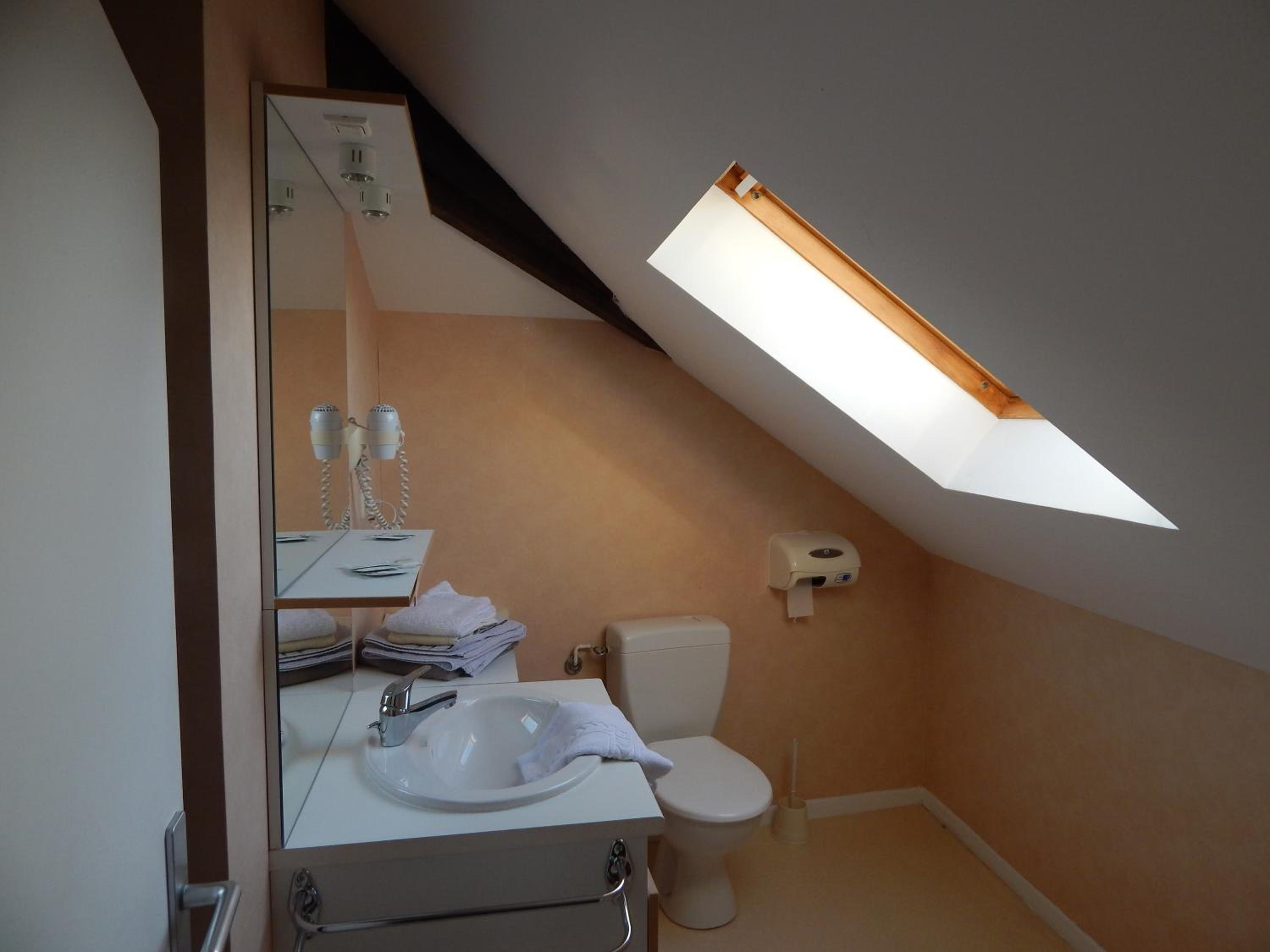 Double Room - Photo 7