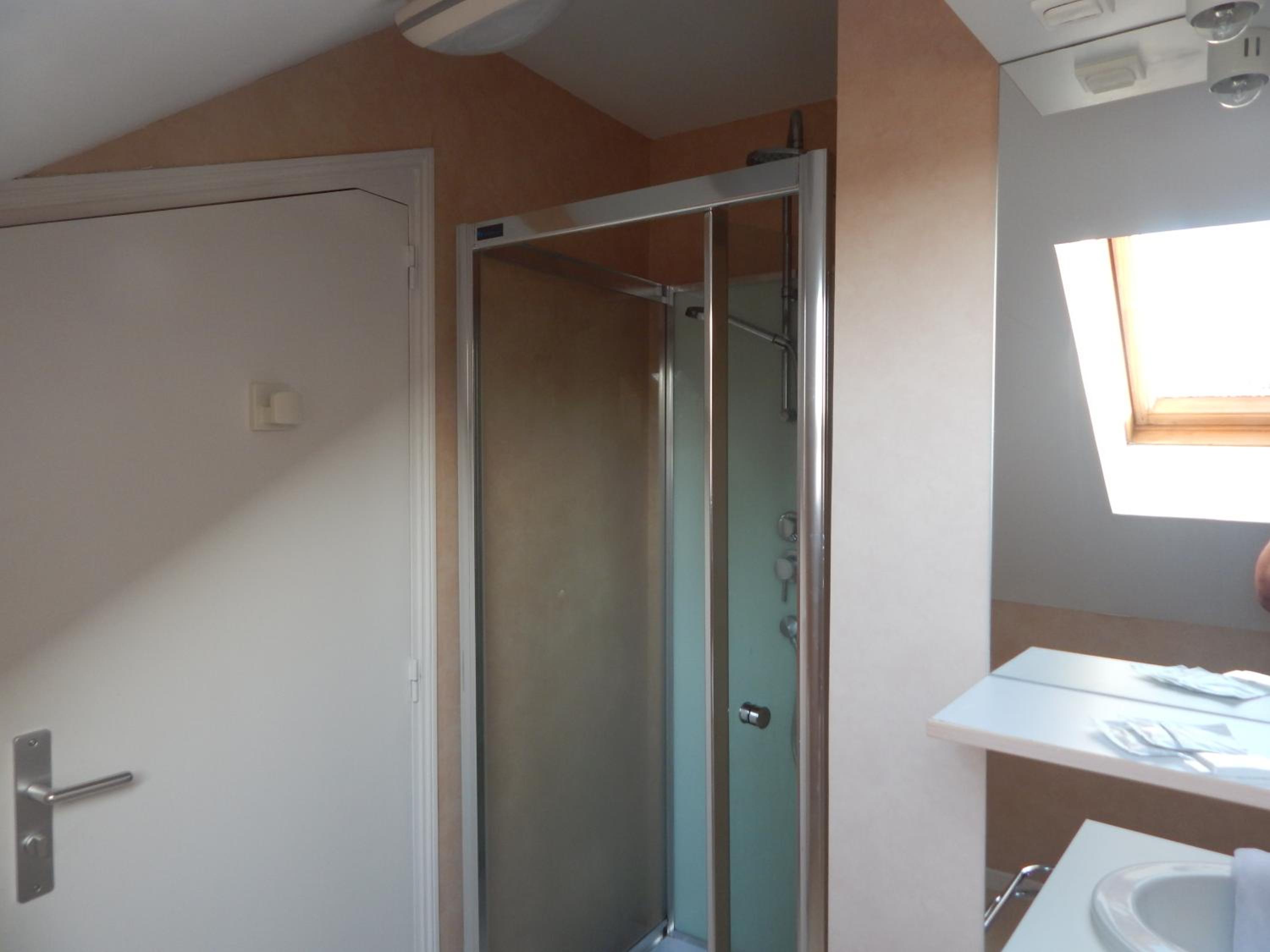 Double Room - Photo 9