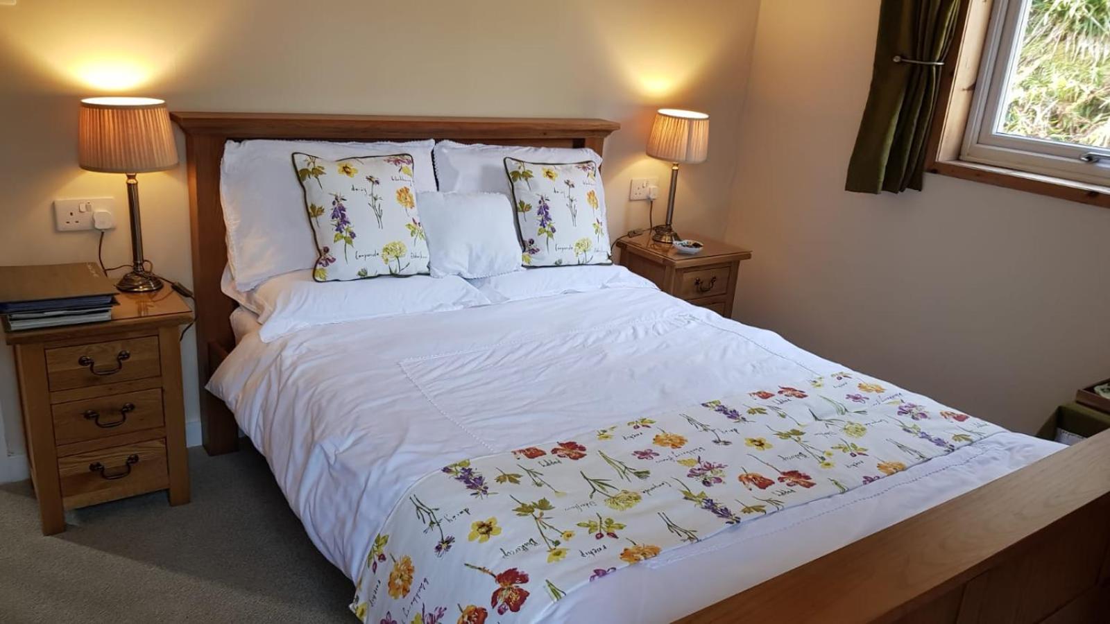 Double Room with Private Bathroom - Garden View - Photo 4