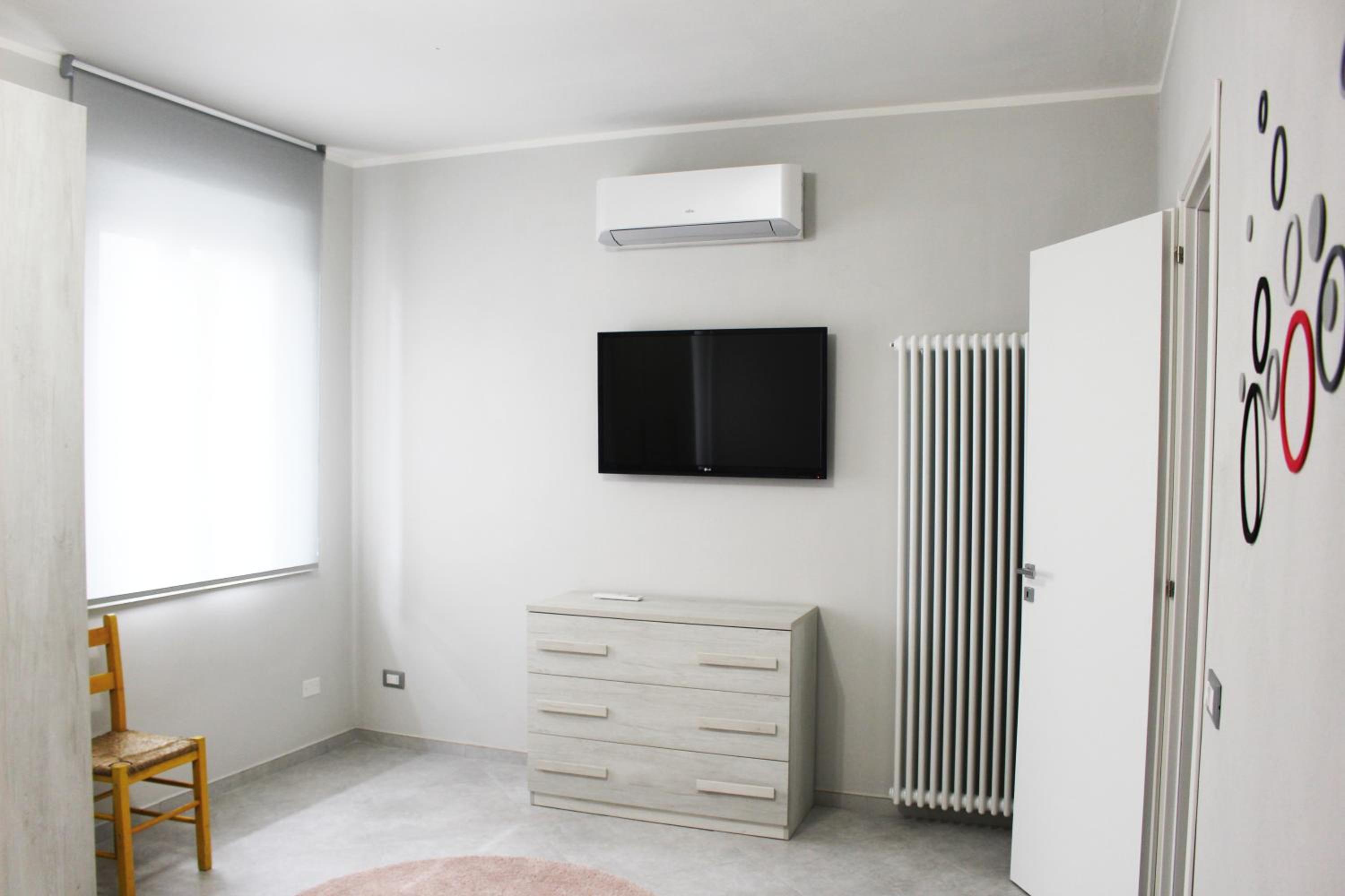 One-Bedroom House - Photo 6