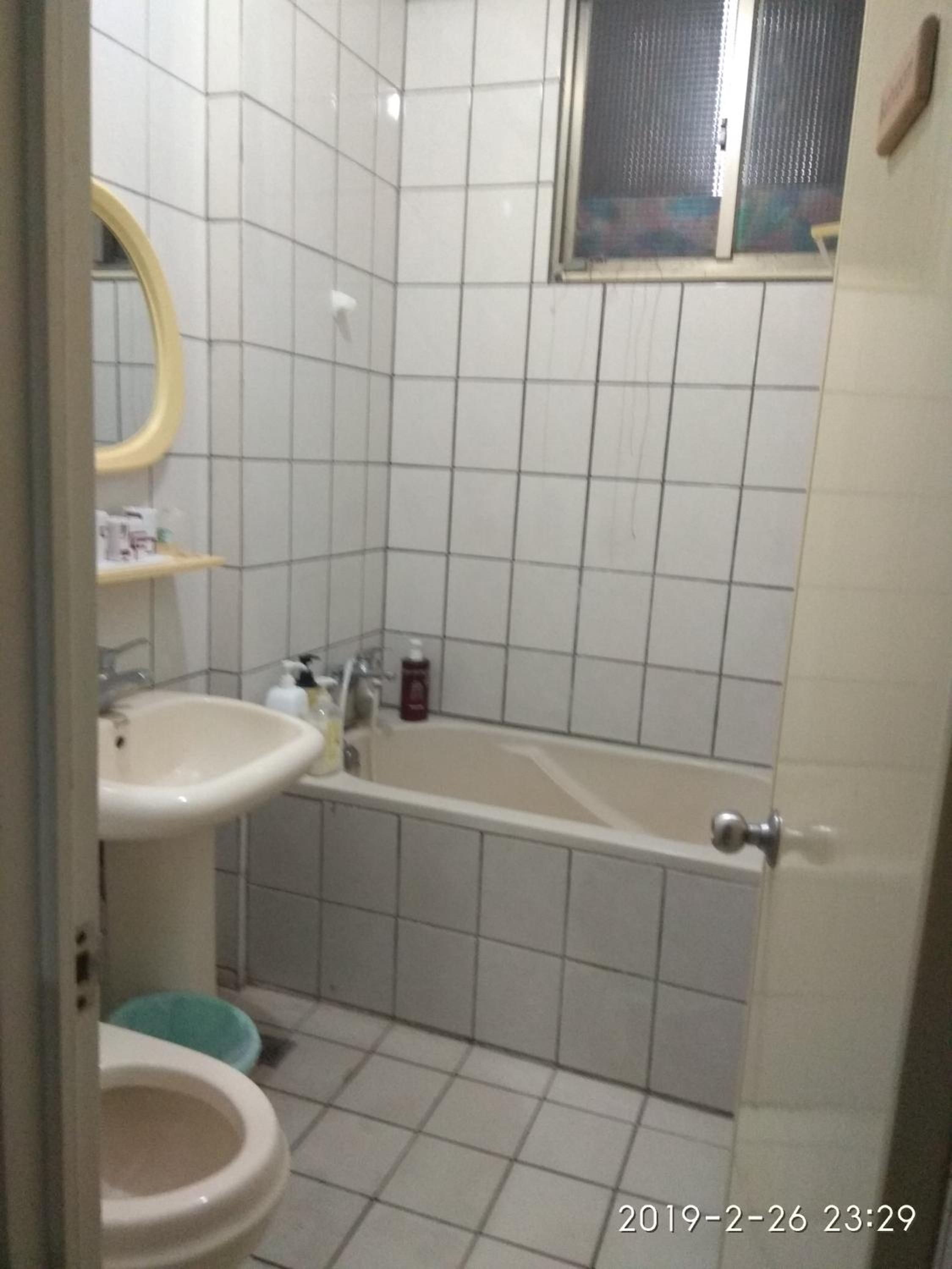 Single Room with Shared Bathroom photo 3