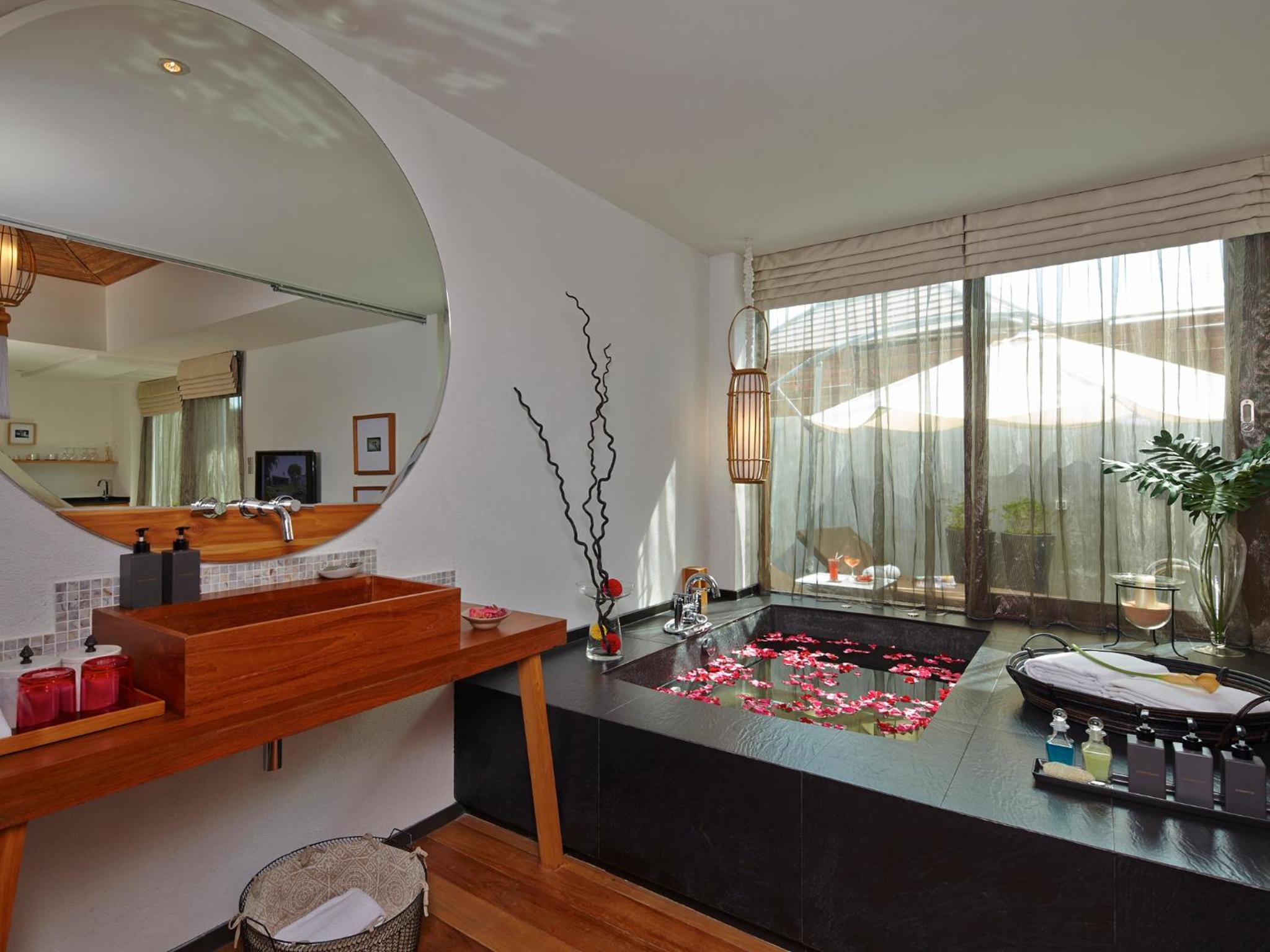 Honeymoon Pool Villa photo 3