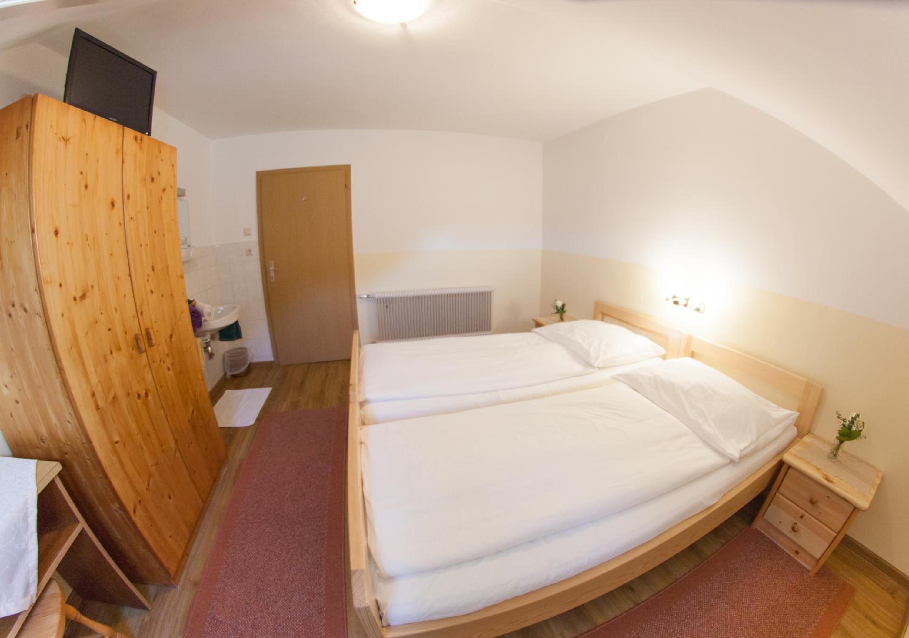 Small Double Room with Shared Bathroom - Attic photo 2
