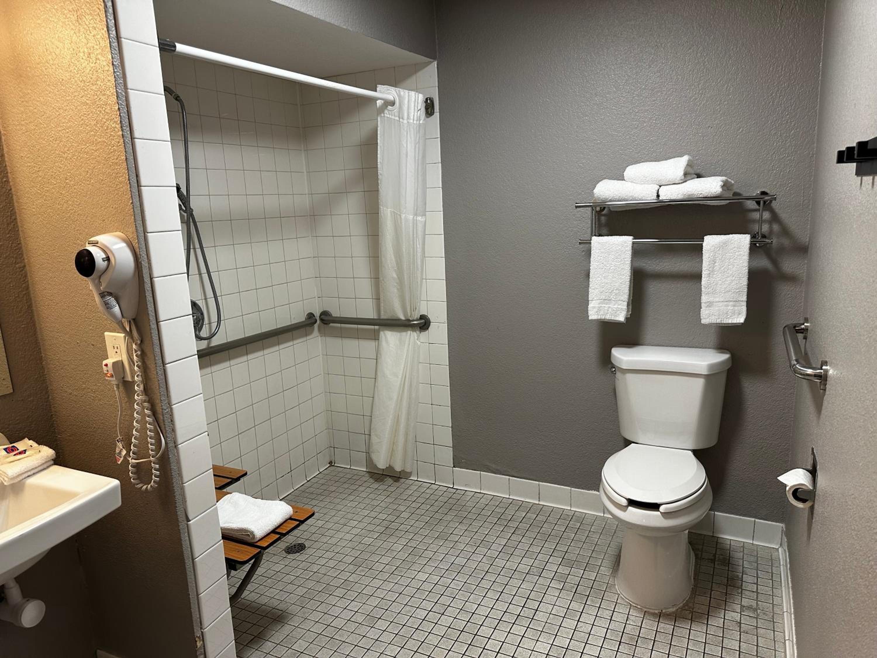 Double Room - Disability Access photo 2